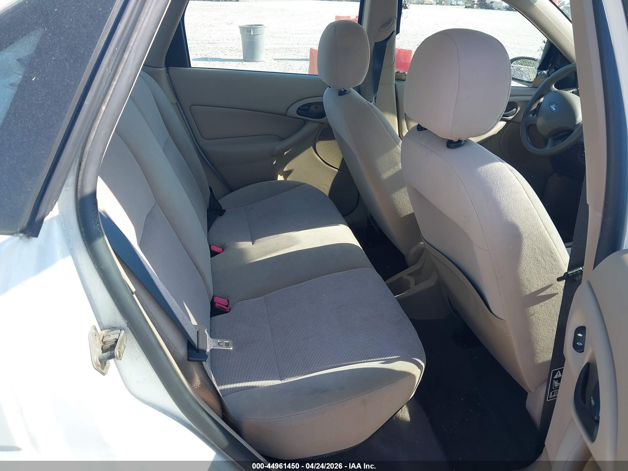 FORD FOCUS image 8