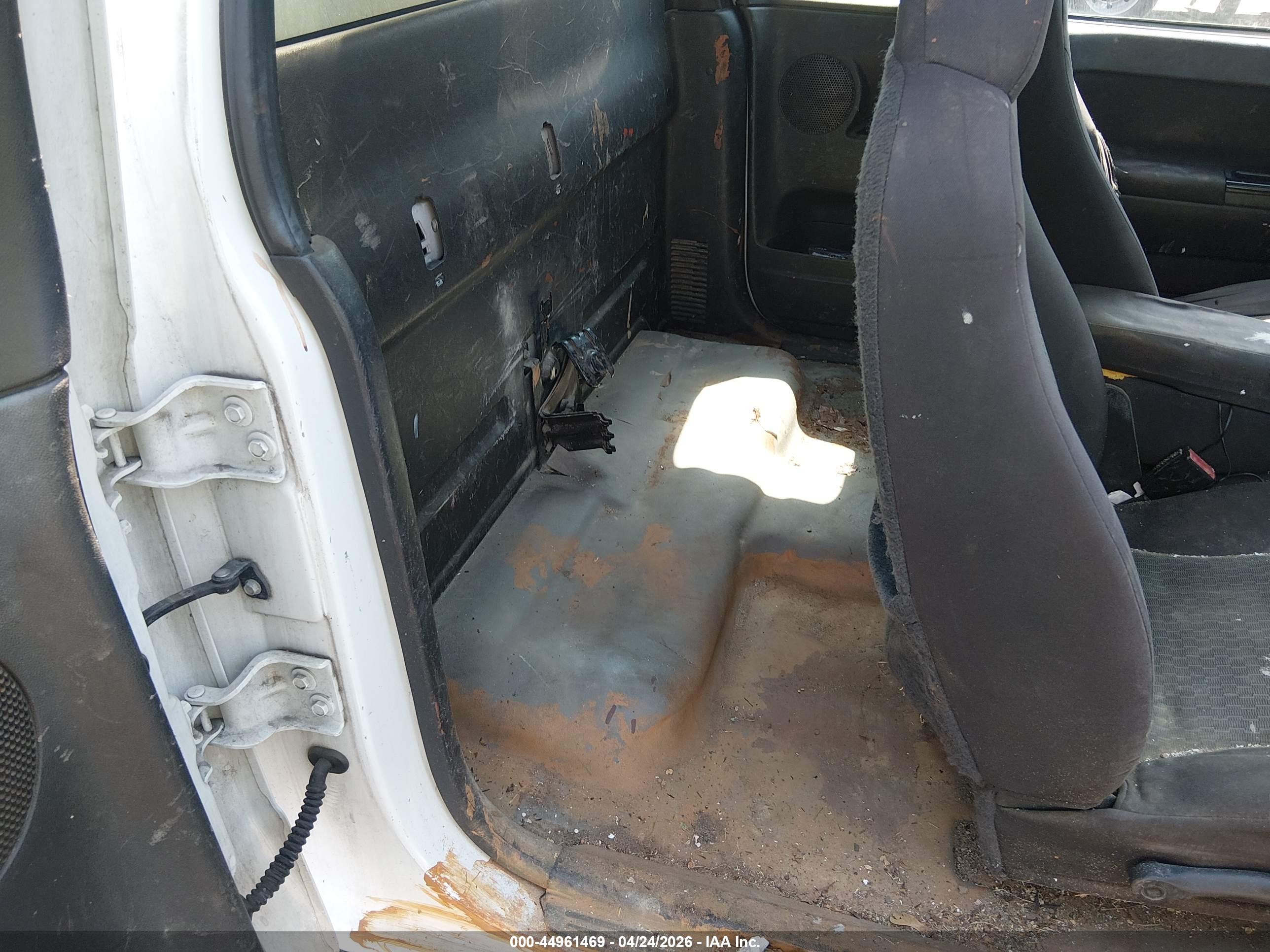 CHEVROLET COLORADO image 8