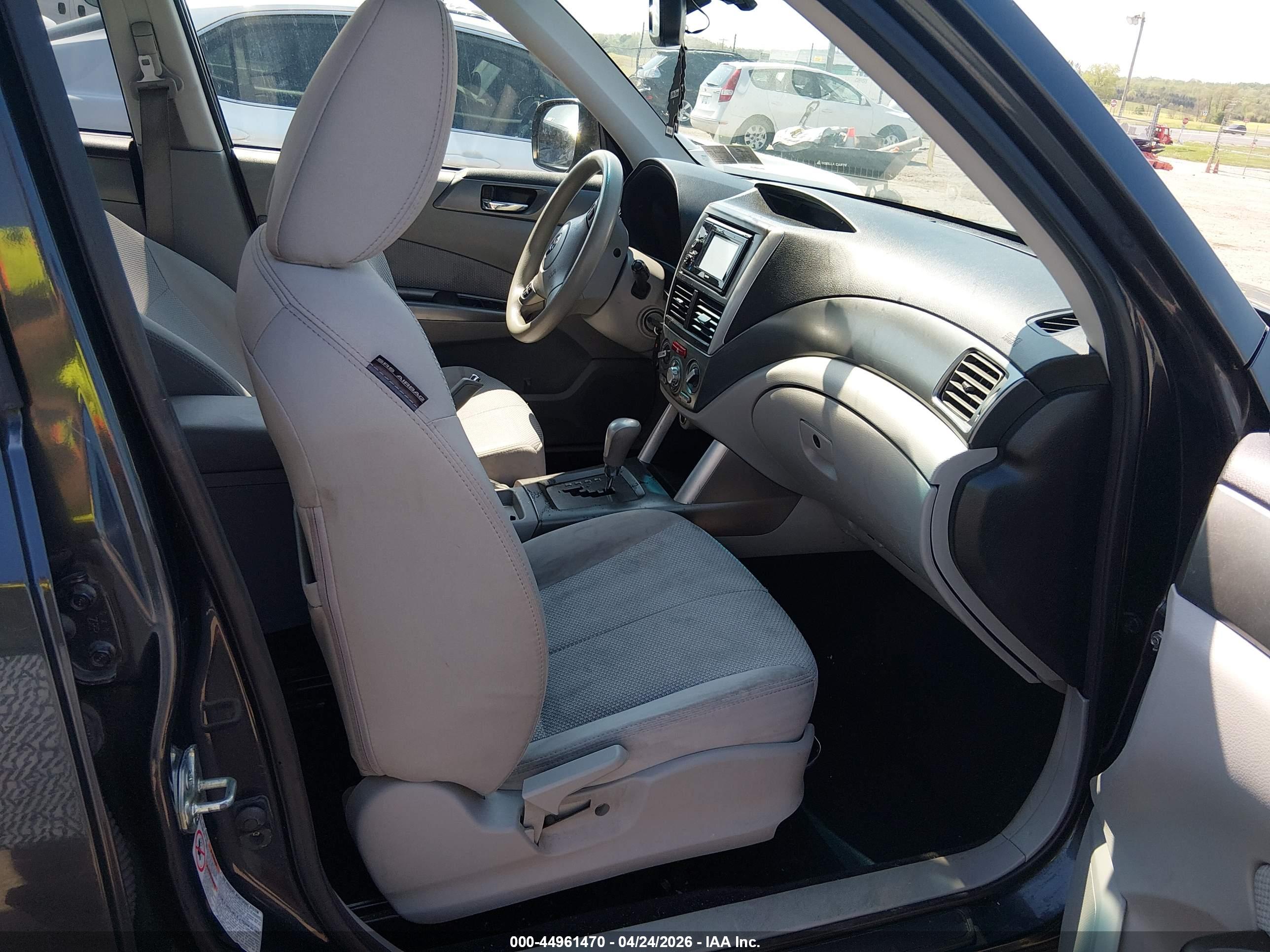 SUBARU FORESTER image 5