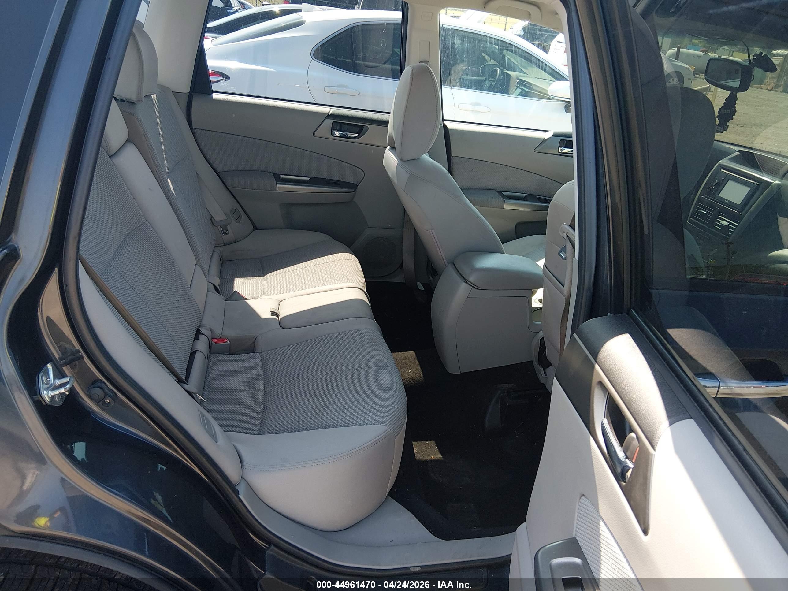 SUBARU FORESTER image 8