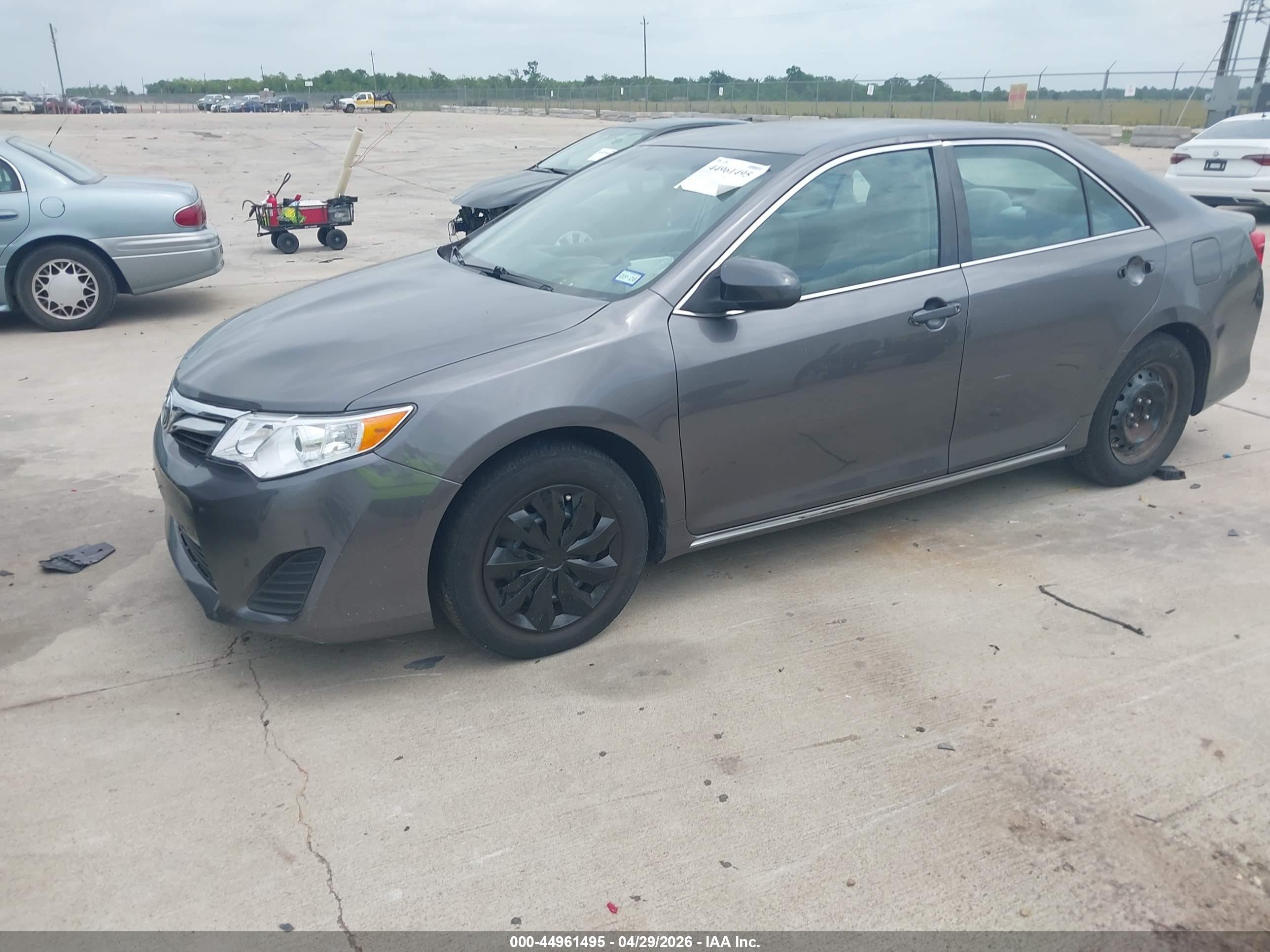 TOYOTA CAMRY image 2
