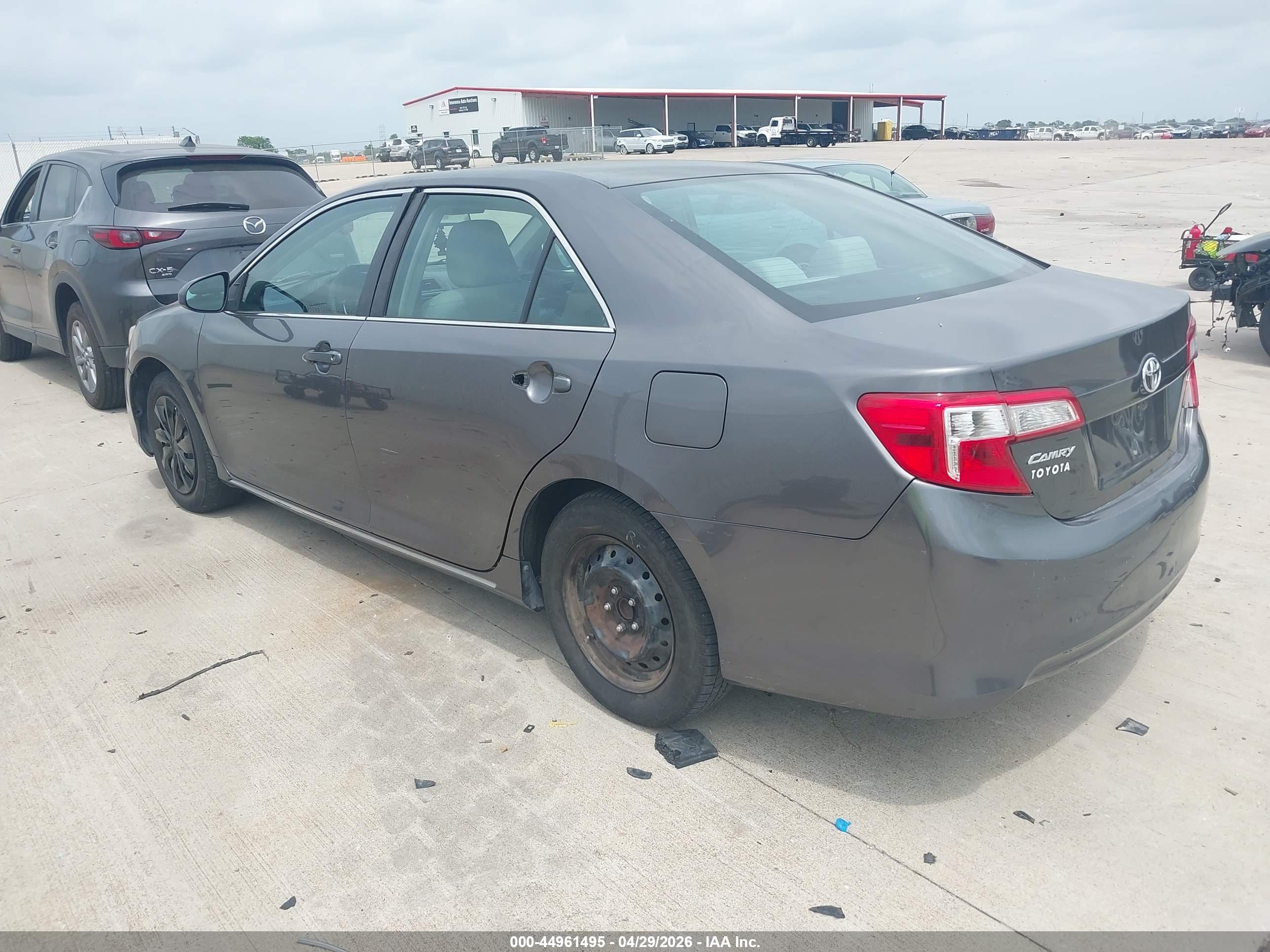 TOYOTA CAMRY image 3