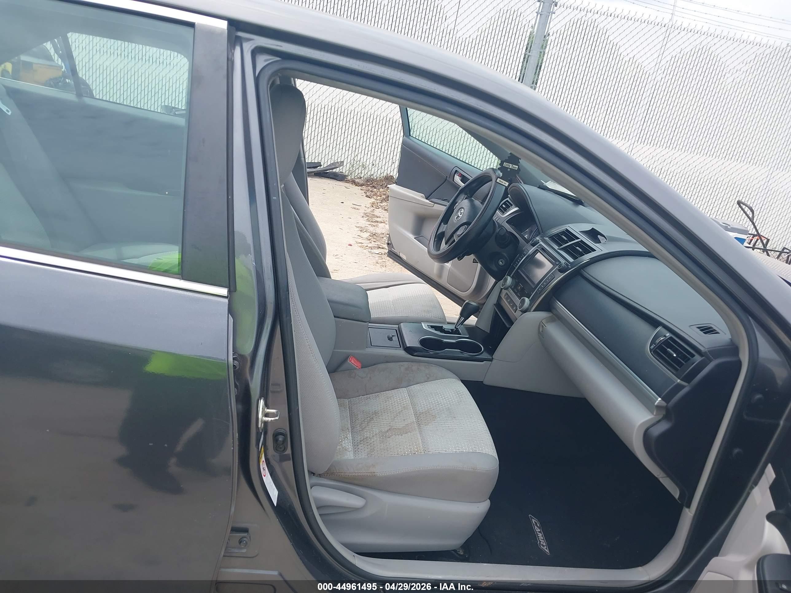 TOYOTA CAMRY image 5