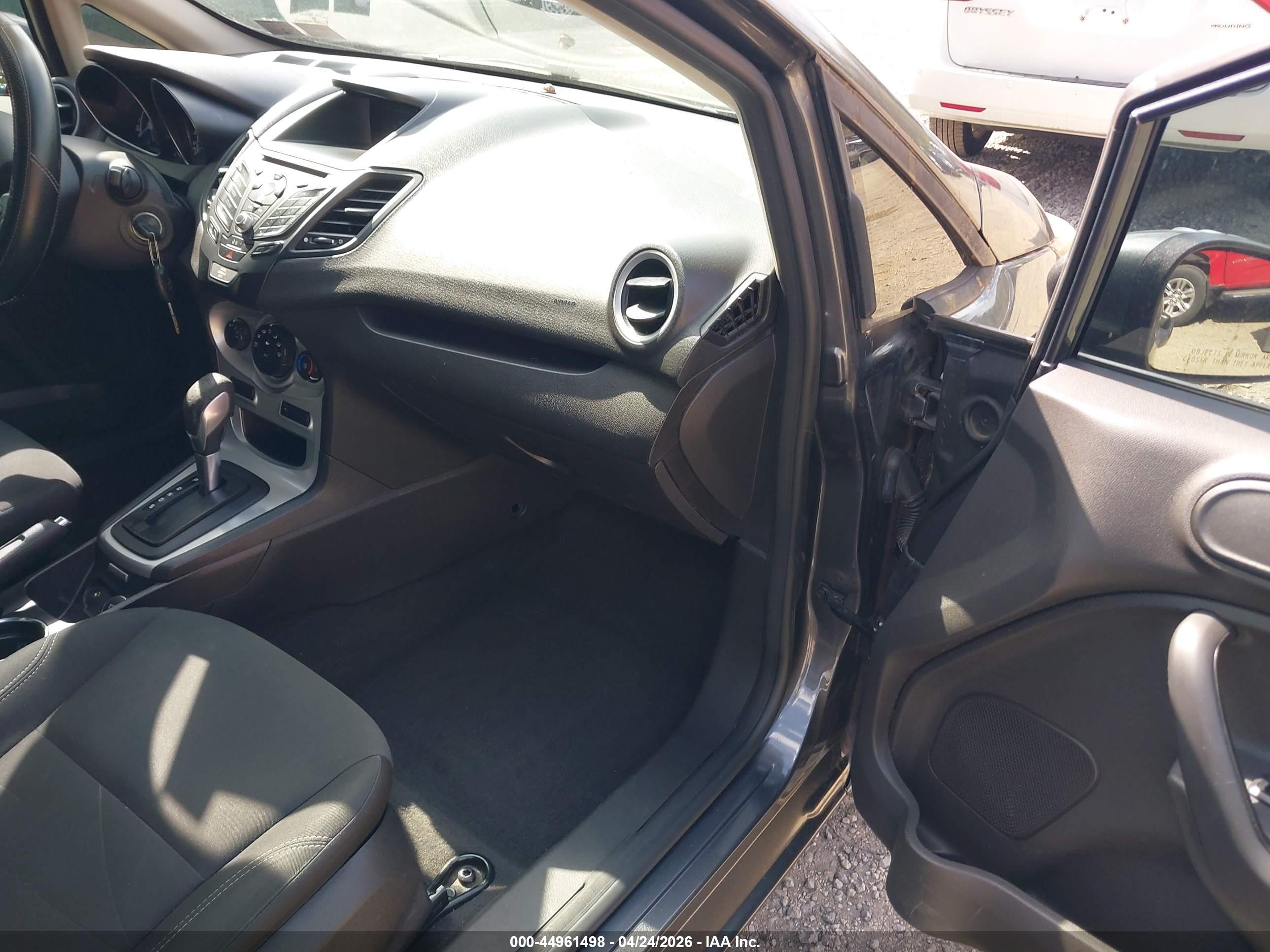 FORD FIESTA image 5