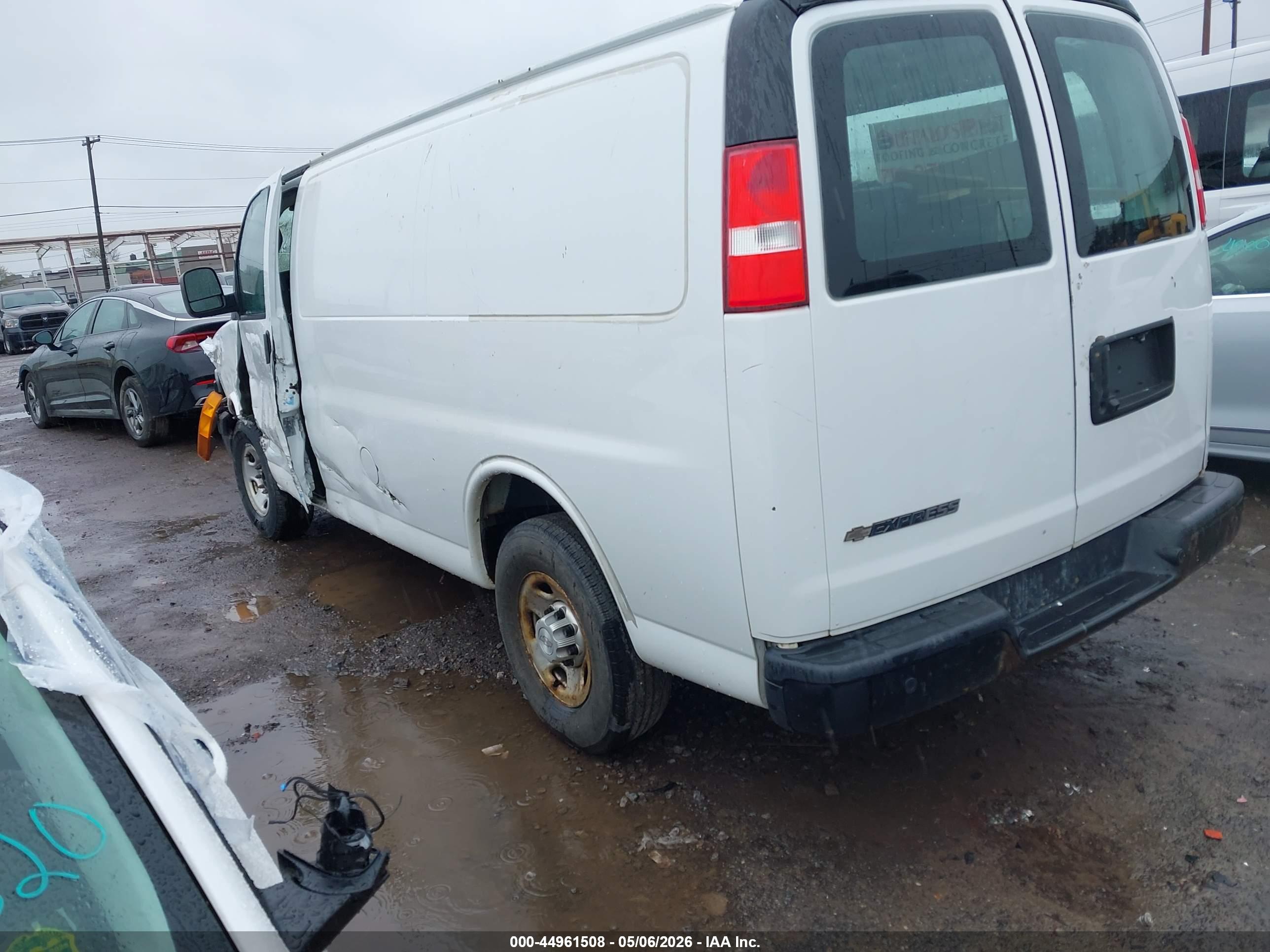 CHEVROLET EXPRESS image 3