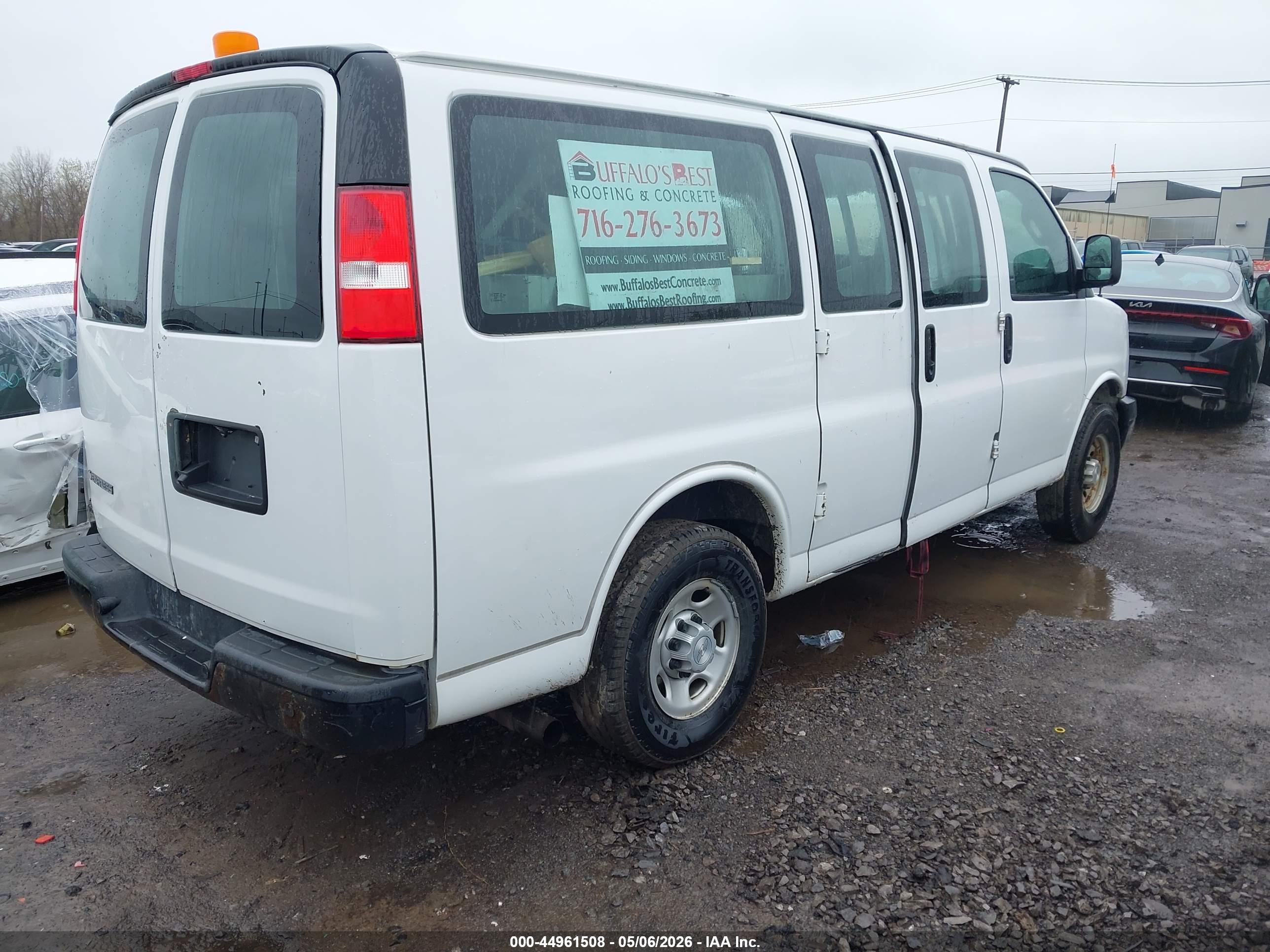 CHEVROLET EXPRESS image 4