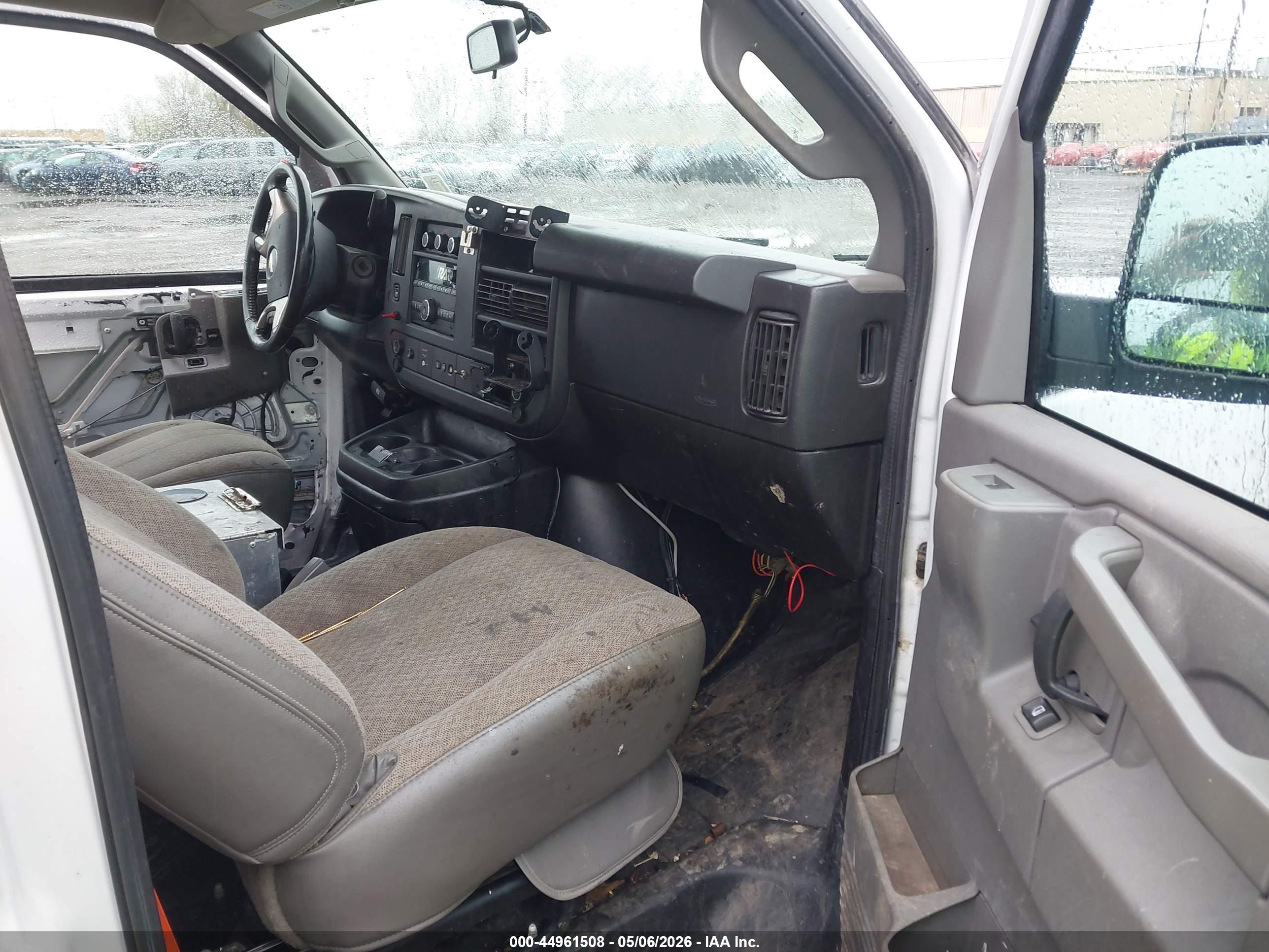 CHEVROLET EXPRESS image 5