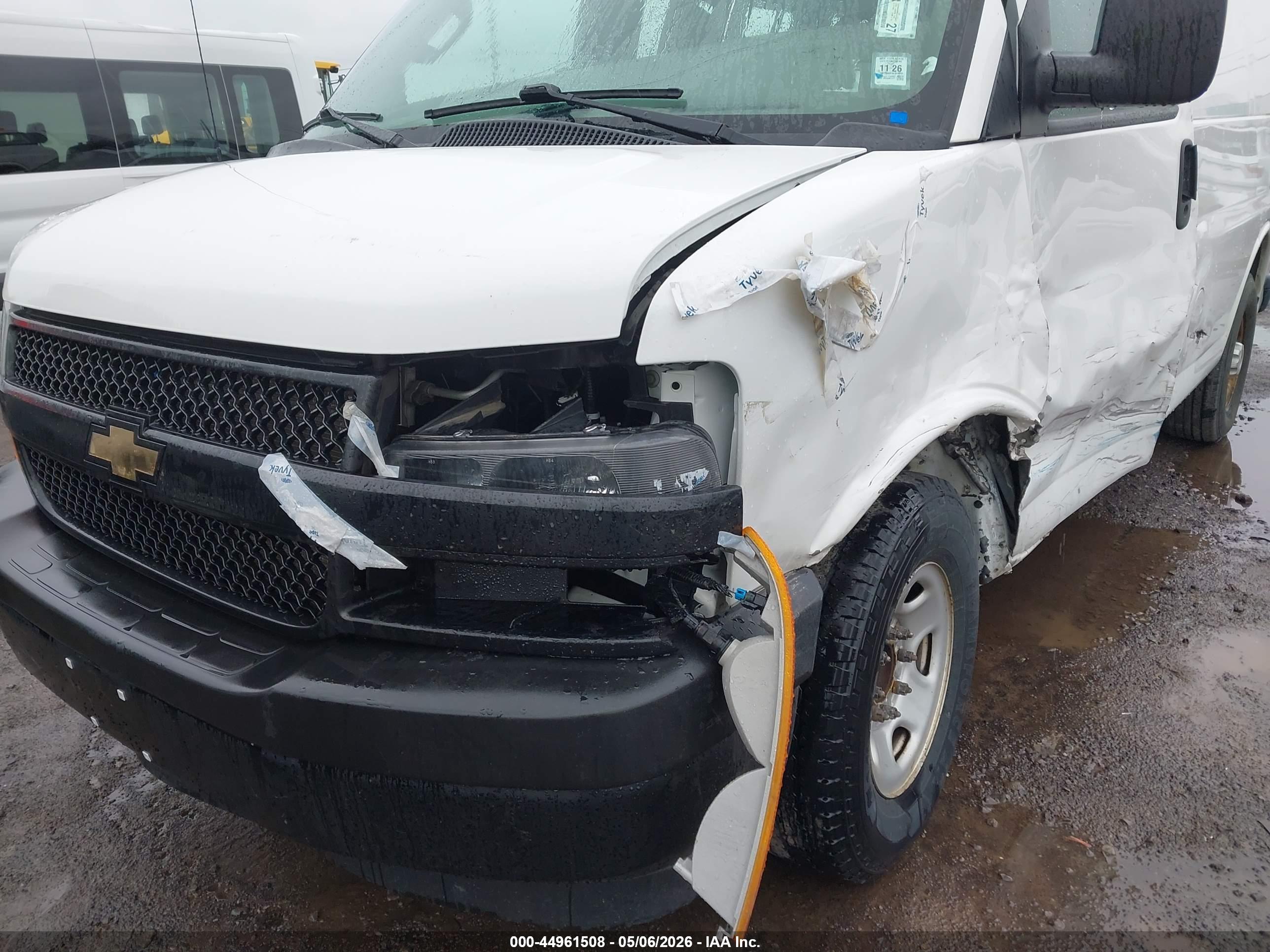 CHEVROLET EXPRESS image 6