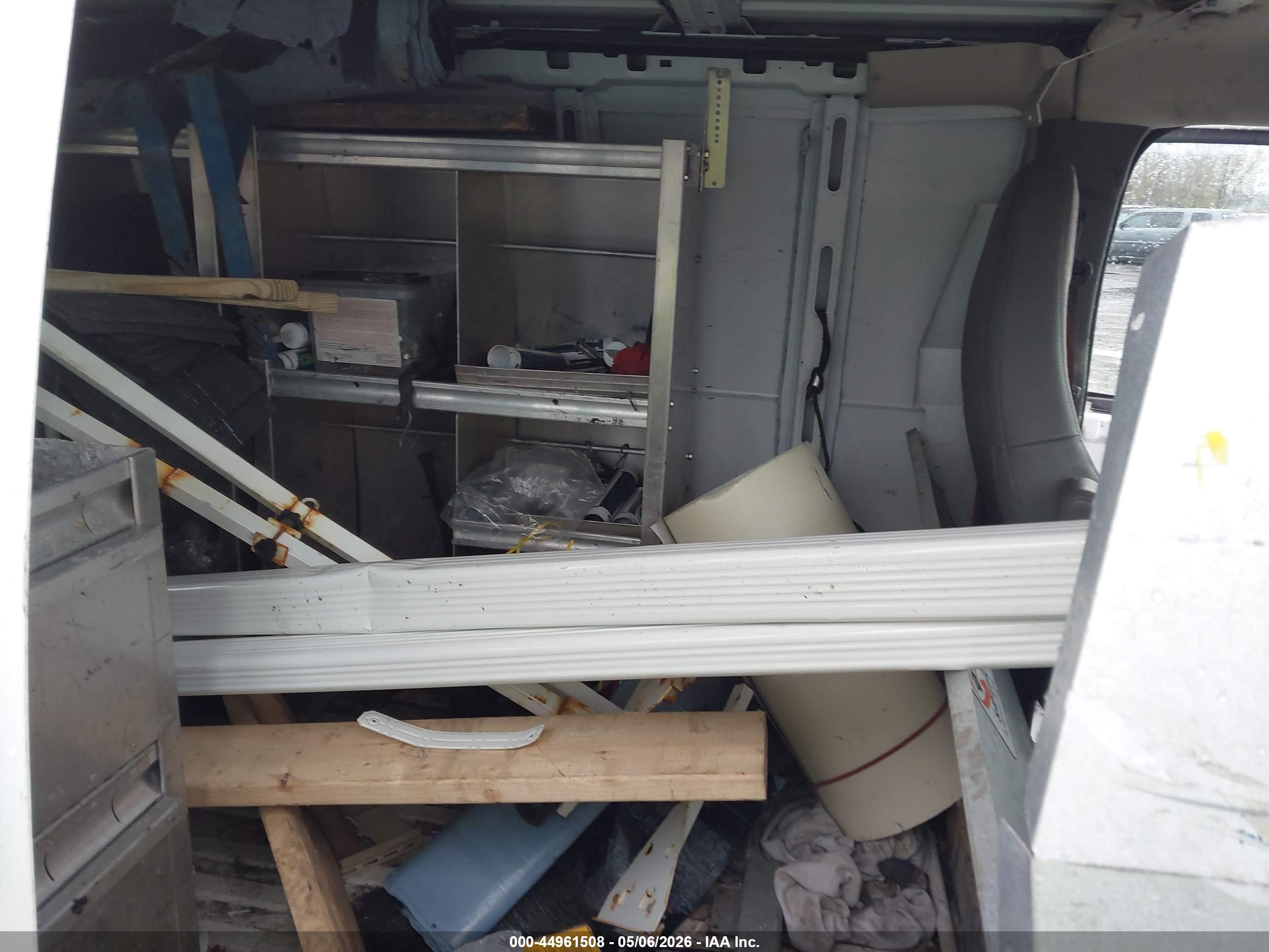 CHEVROLET EXPRESS image 8