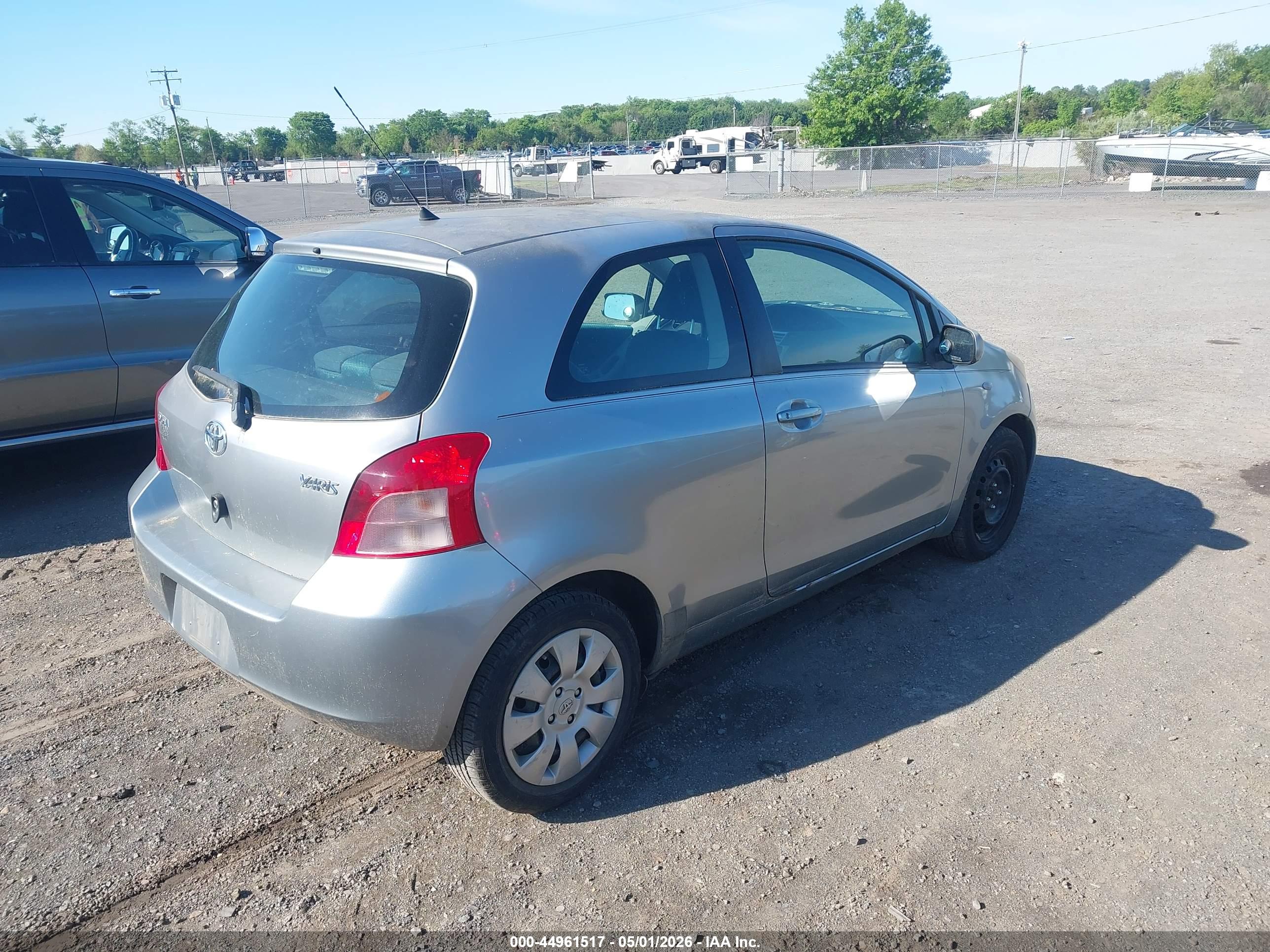 TOYOTA YARIS image 4