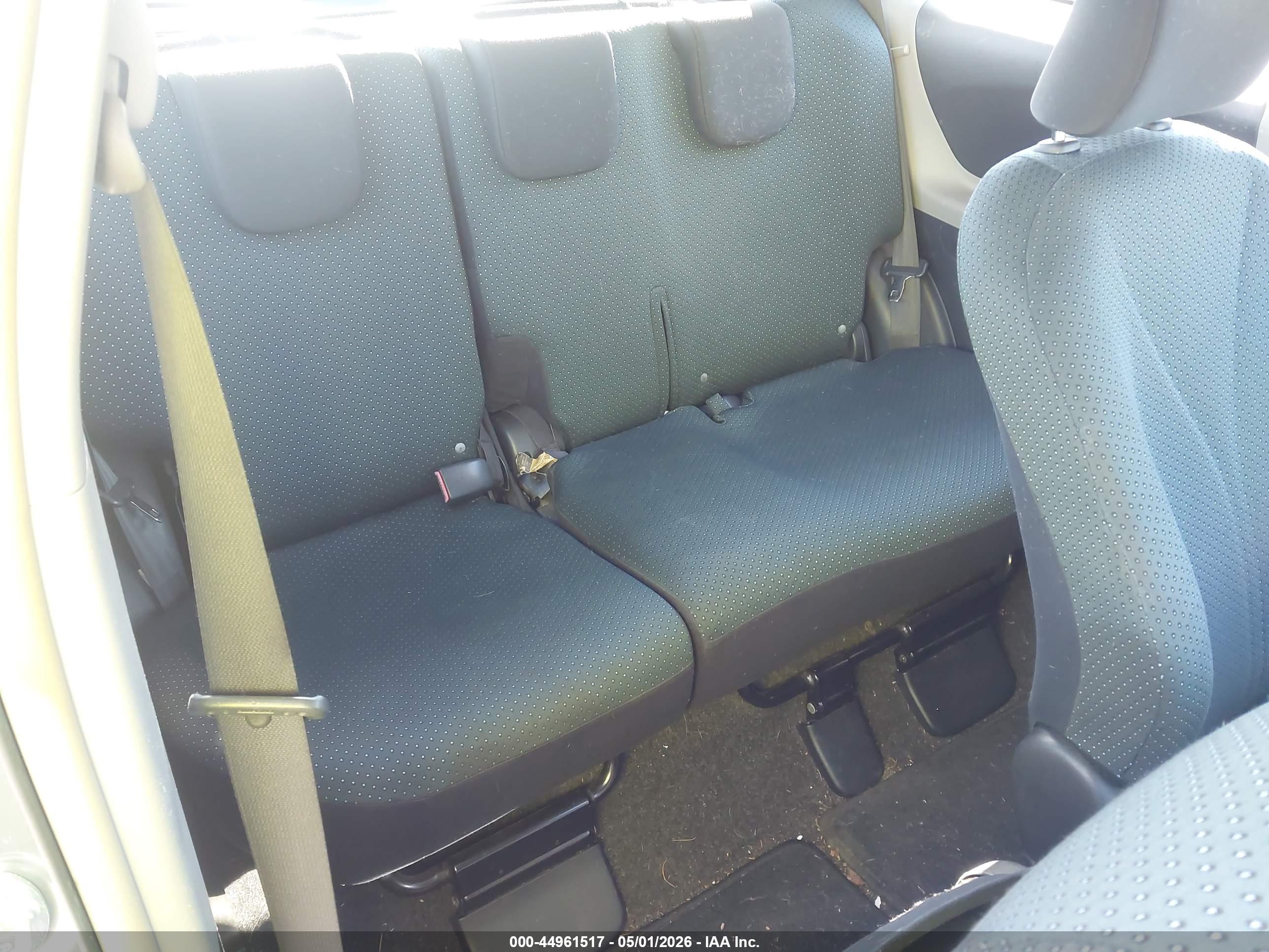 TOYOTA YARIS image 8