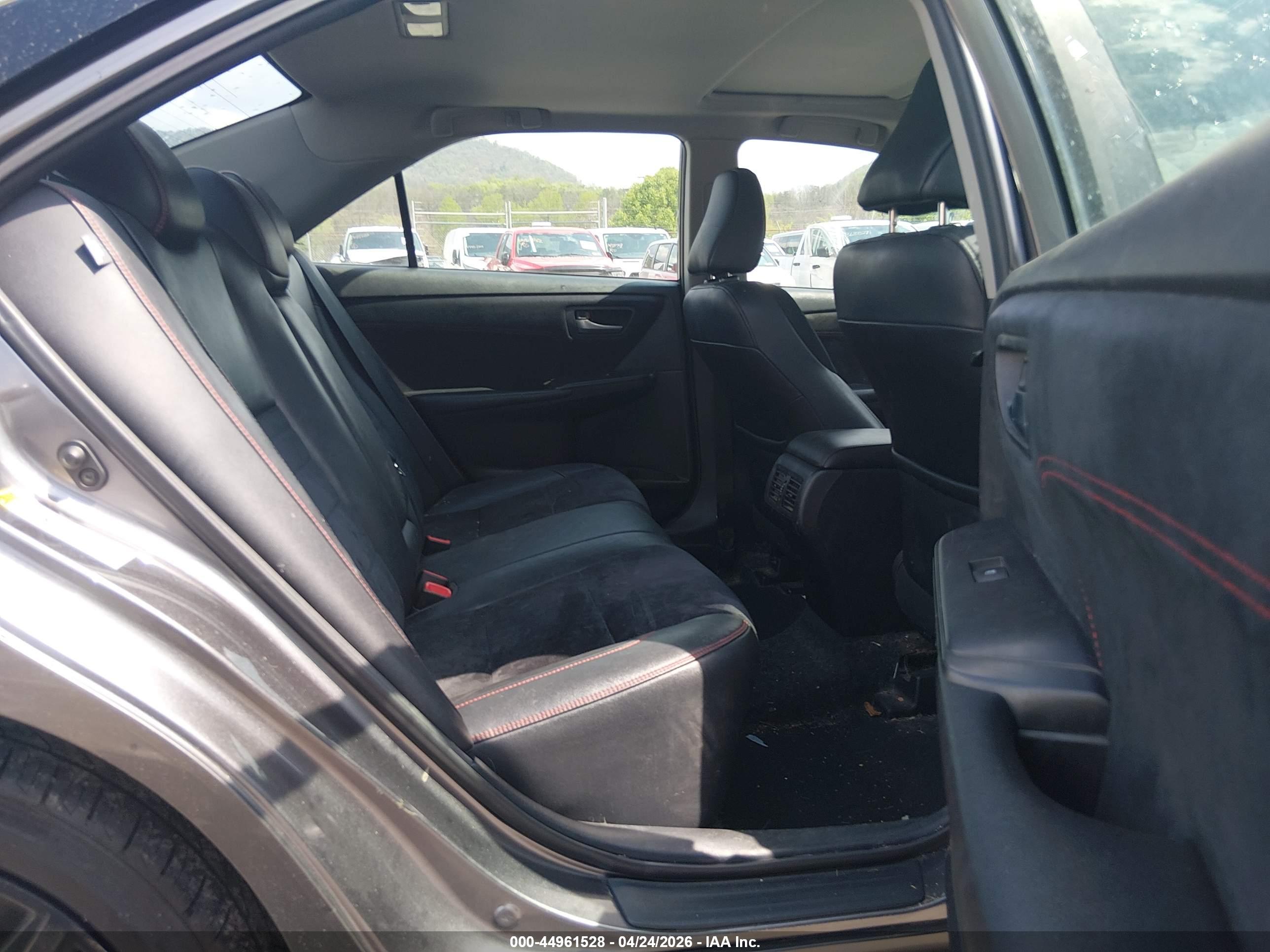 TOYOTA CAMRY image 8