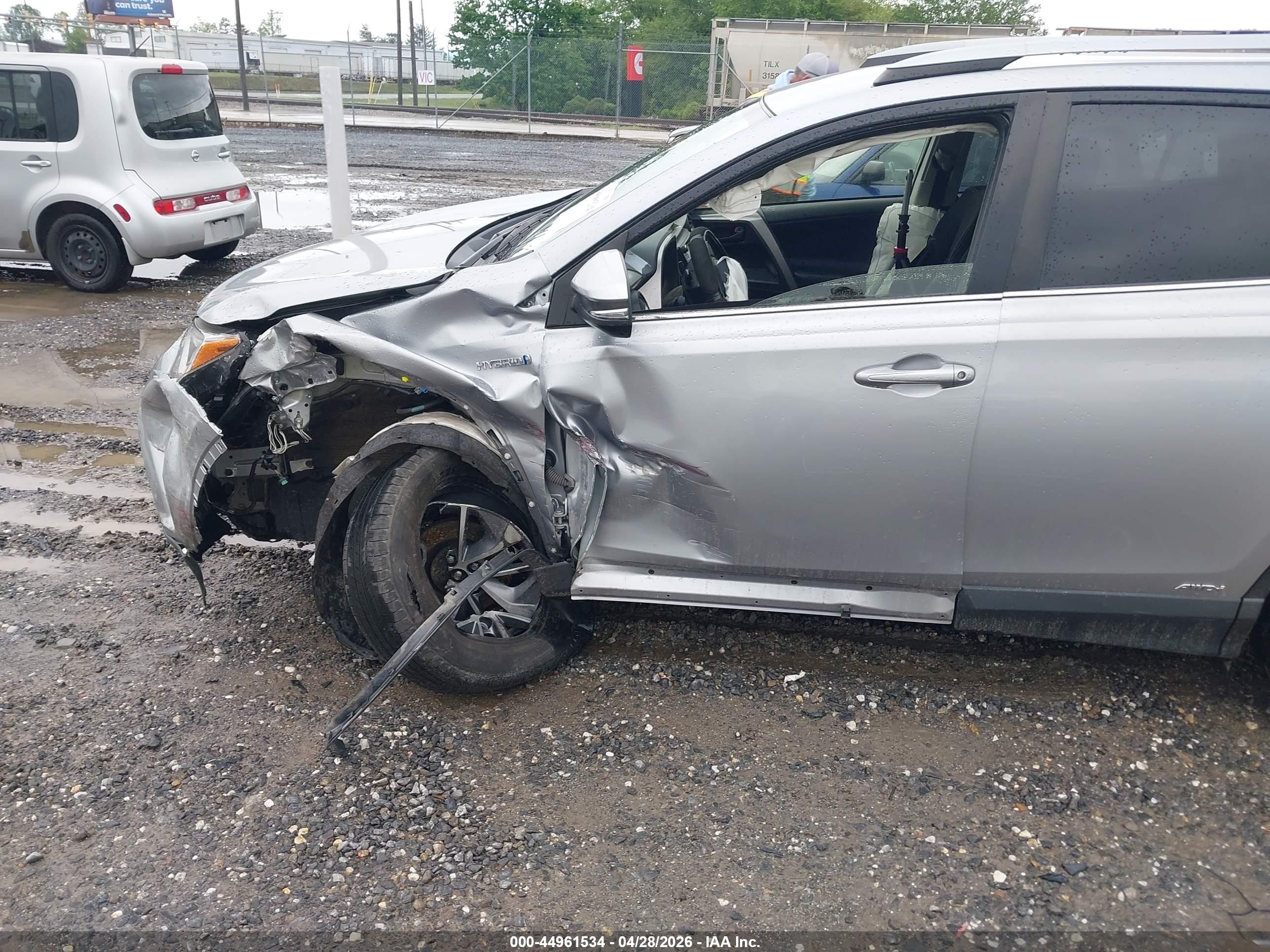 TOYOTA RAV4 image 6