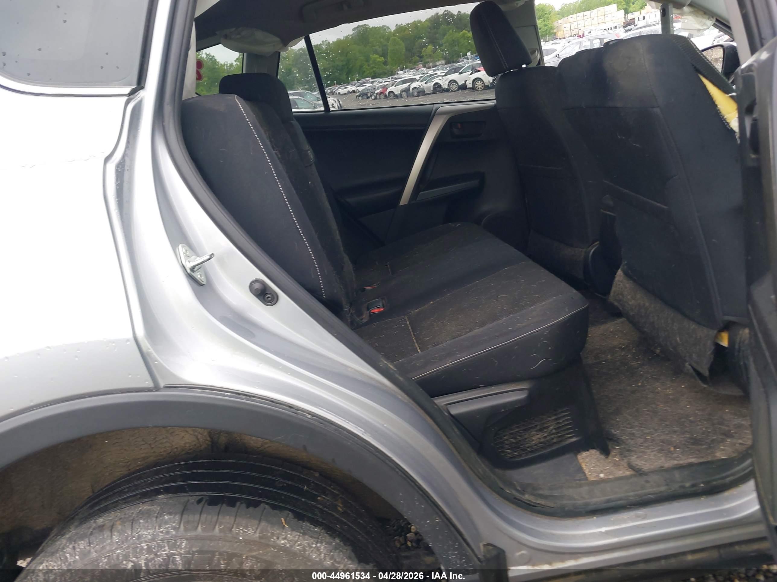 TOYOTA RAV4 image 8