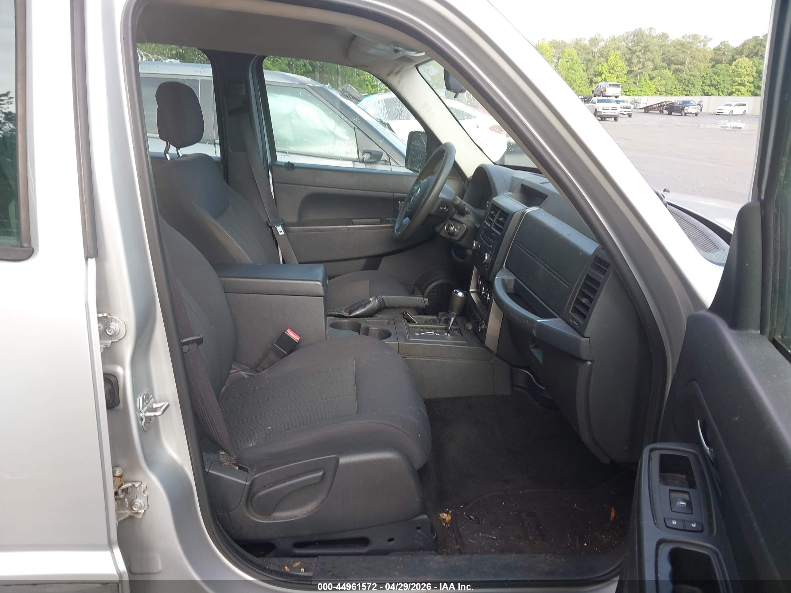JEEP LIBERTY image 5