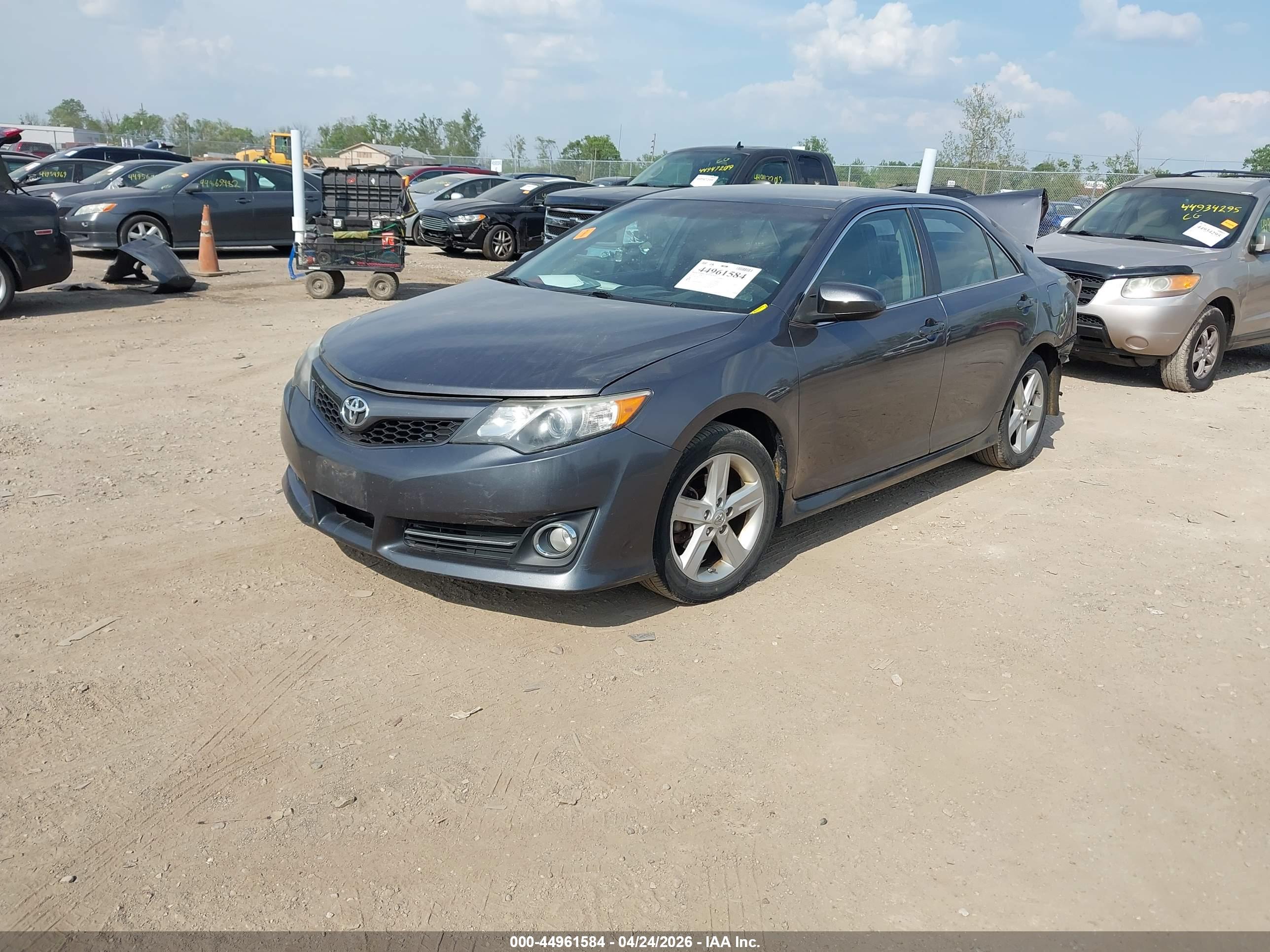 TOYOTA CAMRY image 2