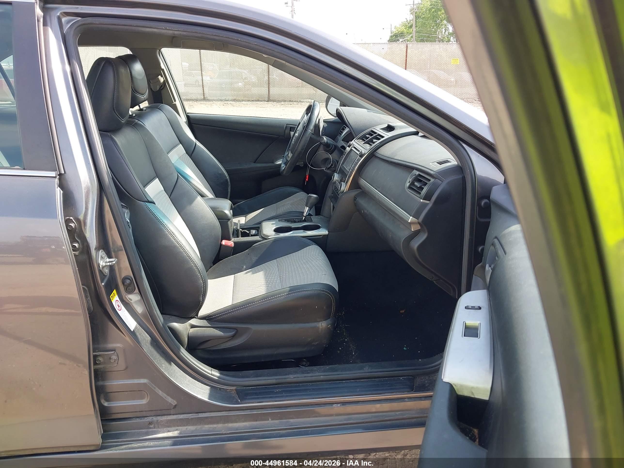 TOYOTA CAMRY image 5