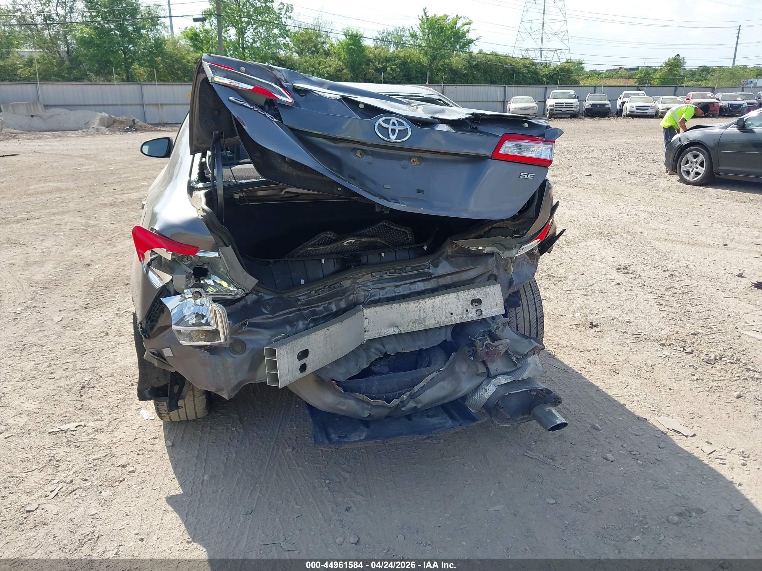 TOYOTA CAMRY image 6