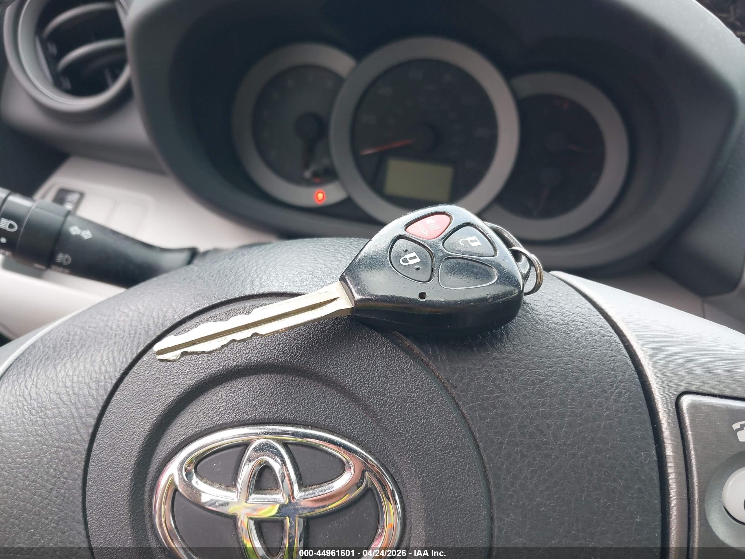 TOYOTA RAV4 image 11