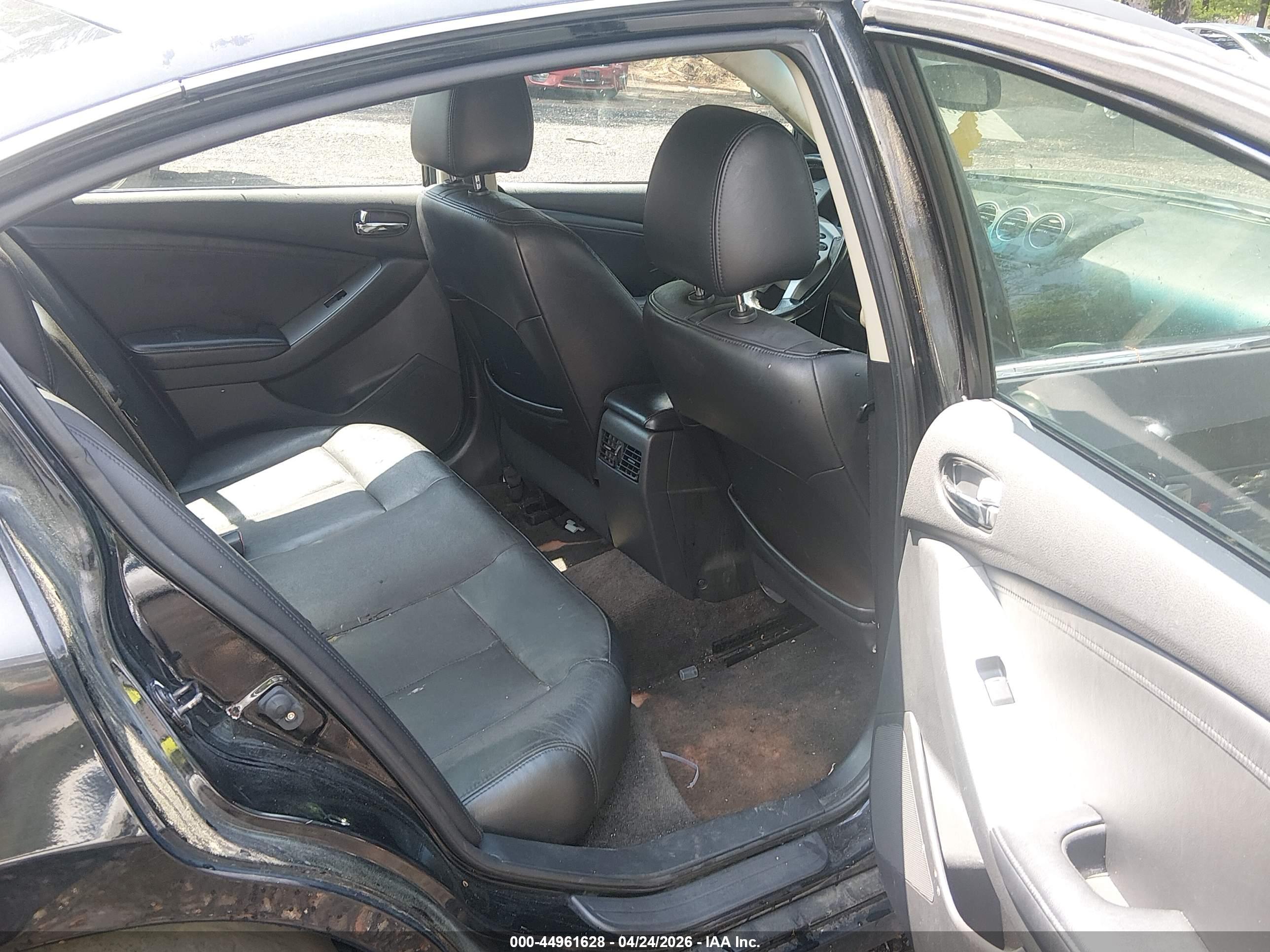 NISSAN ALTIMA image 8