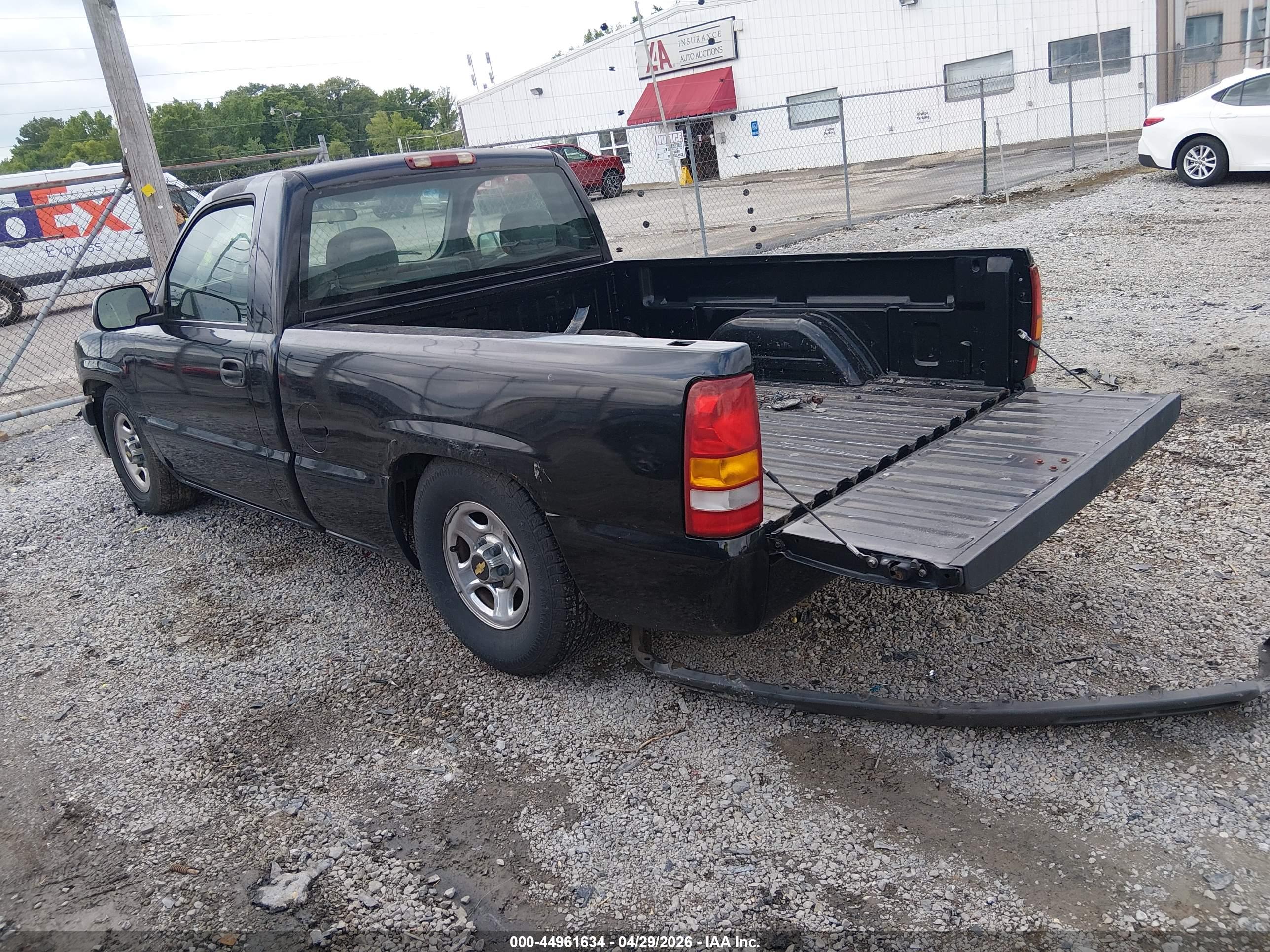 CHEVROLET SILVERADO image 3