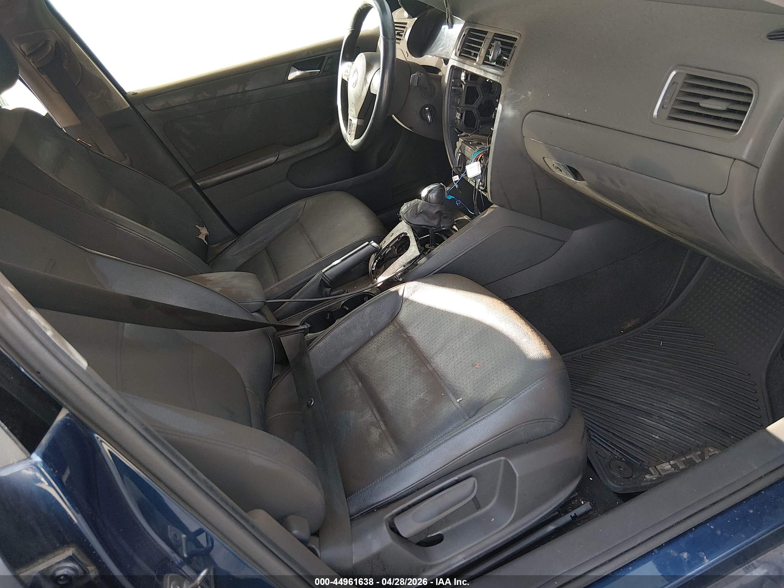 VOLKSWAGEN JETTA image 5