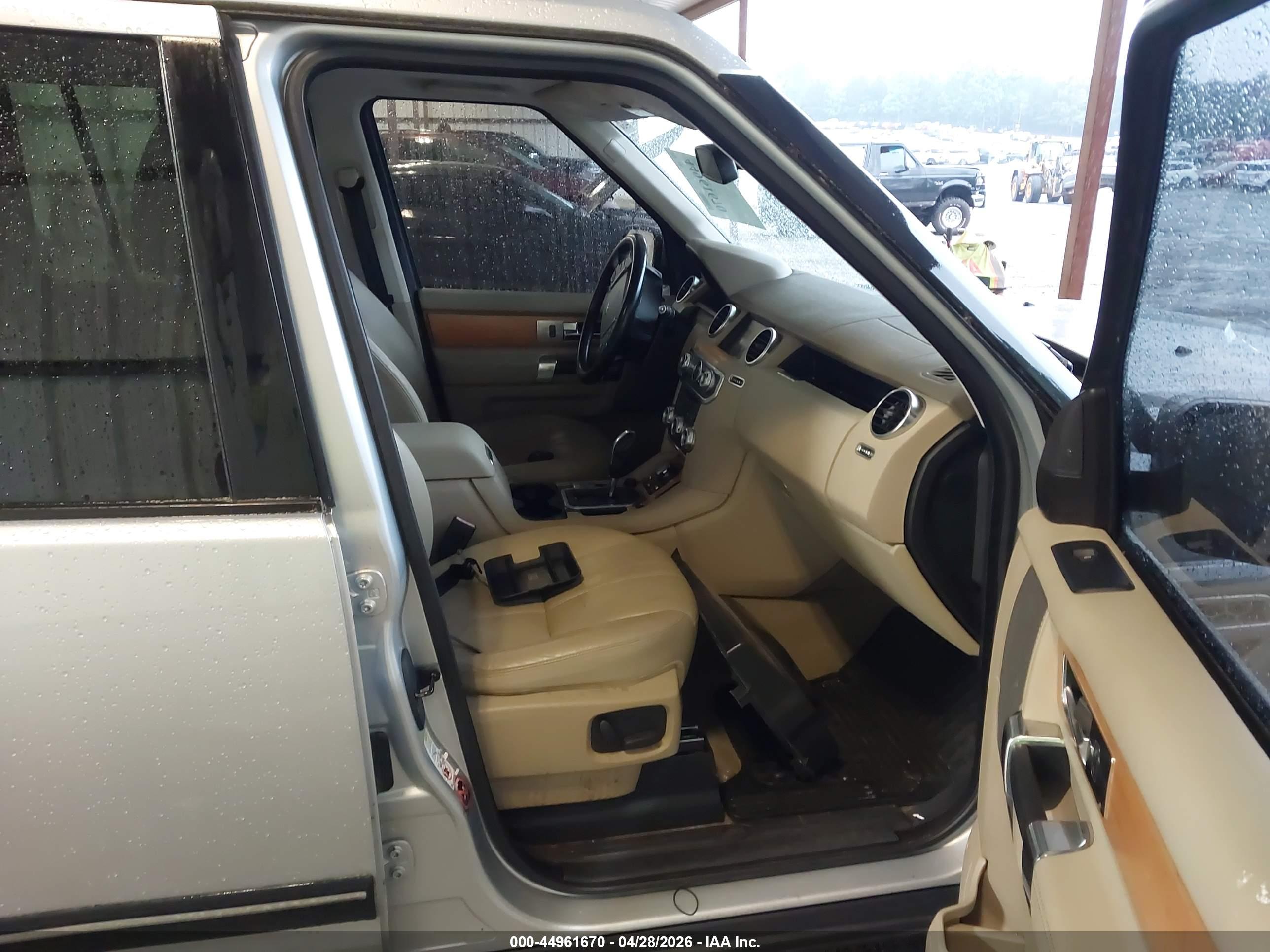 LAND ROVER image 5