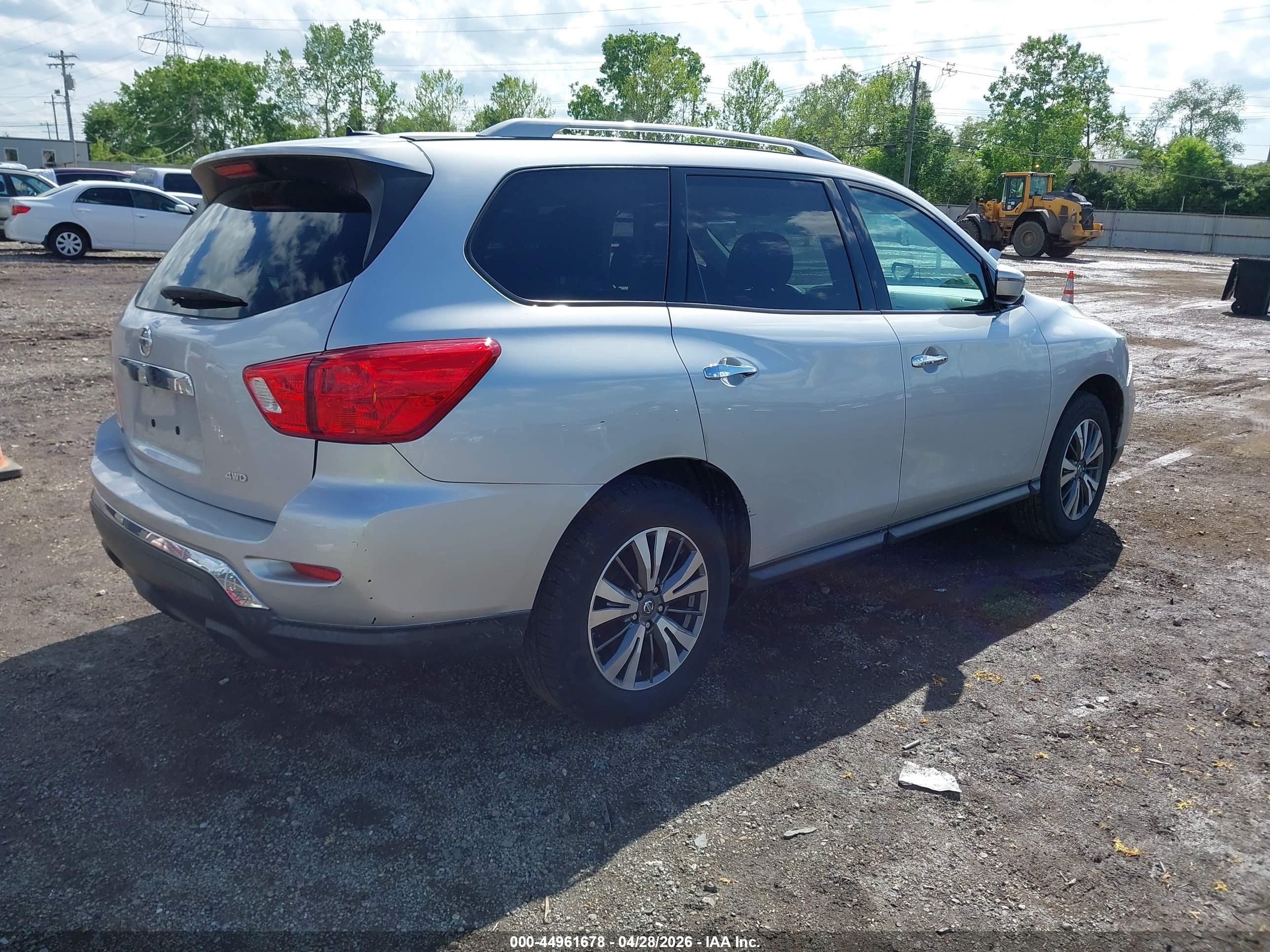 NISSAN PATHFINDER image 4