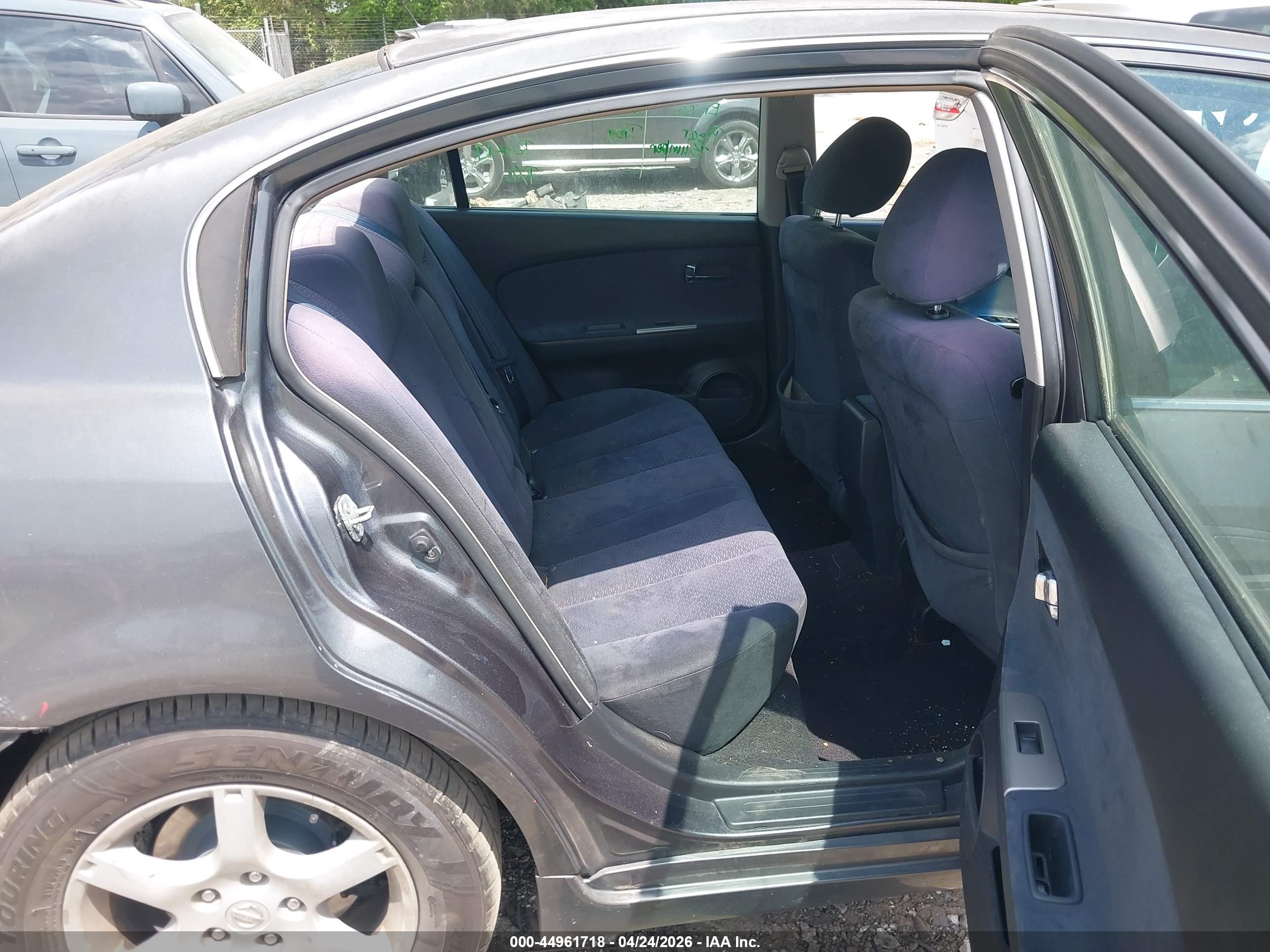NISSAN ALTIMA image 8