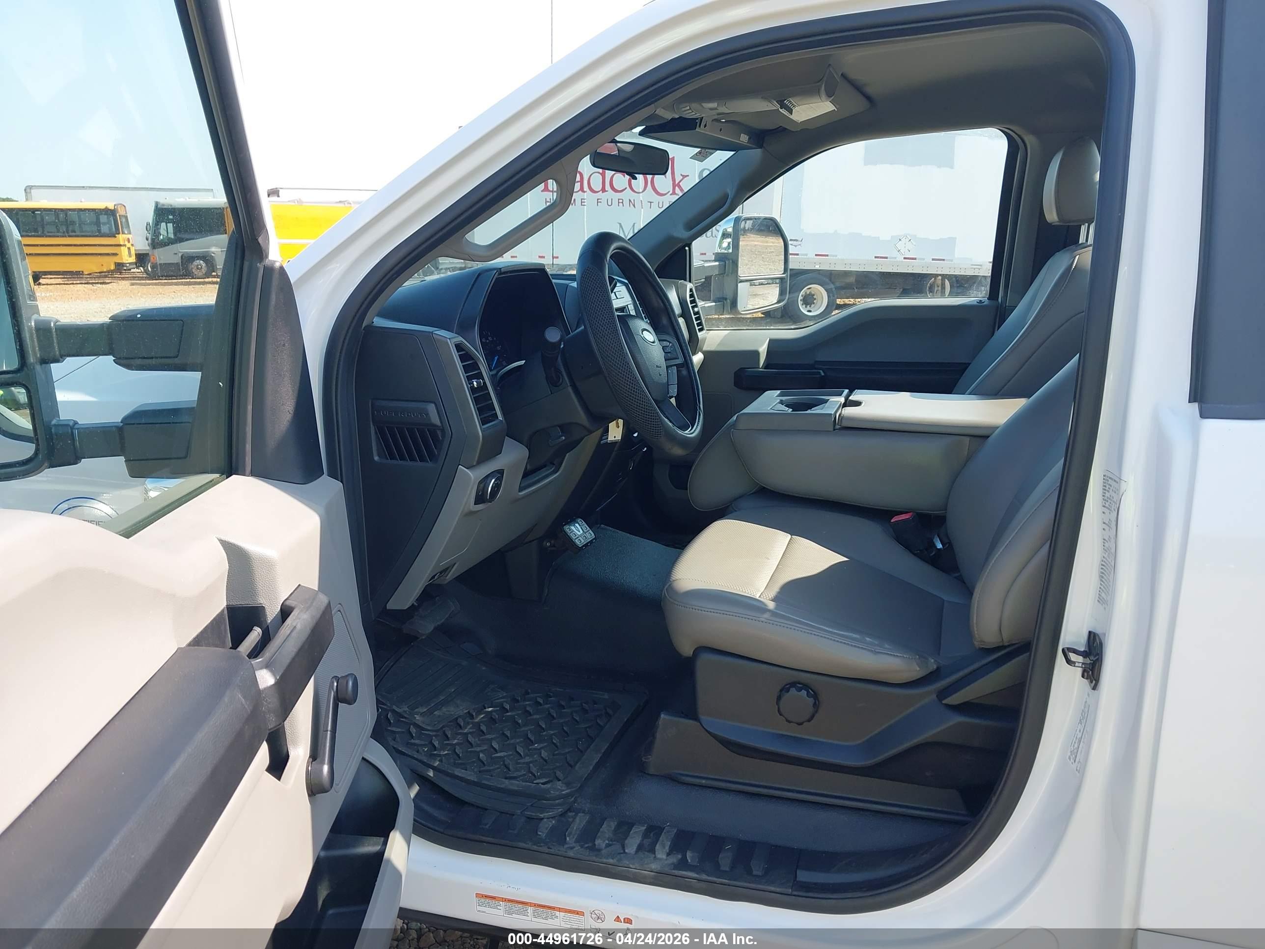 FORD F-550 image 7