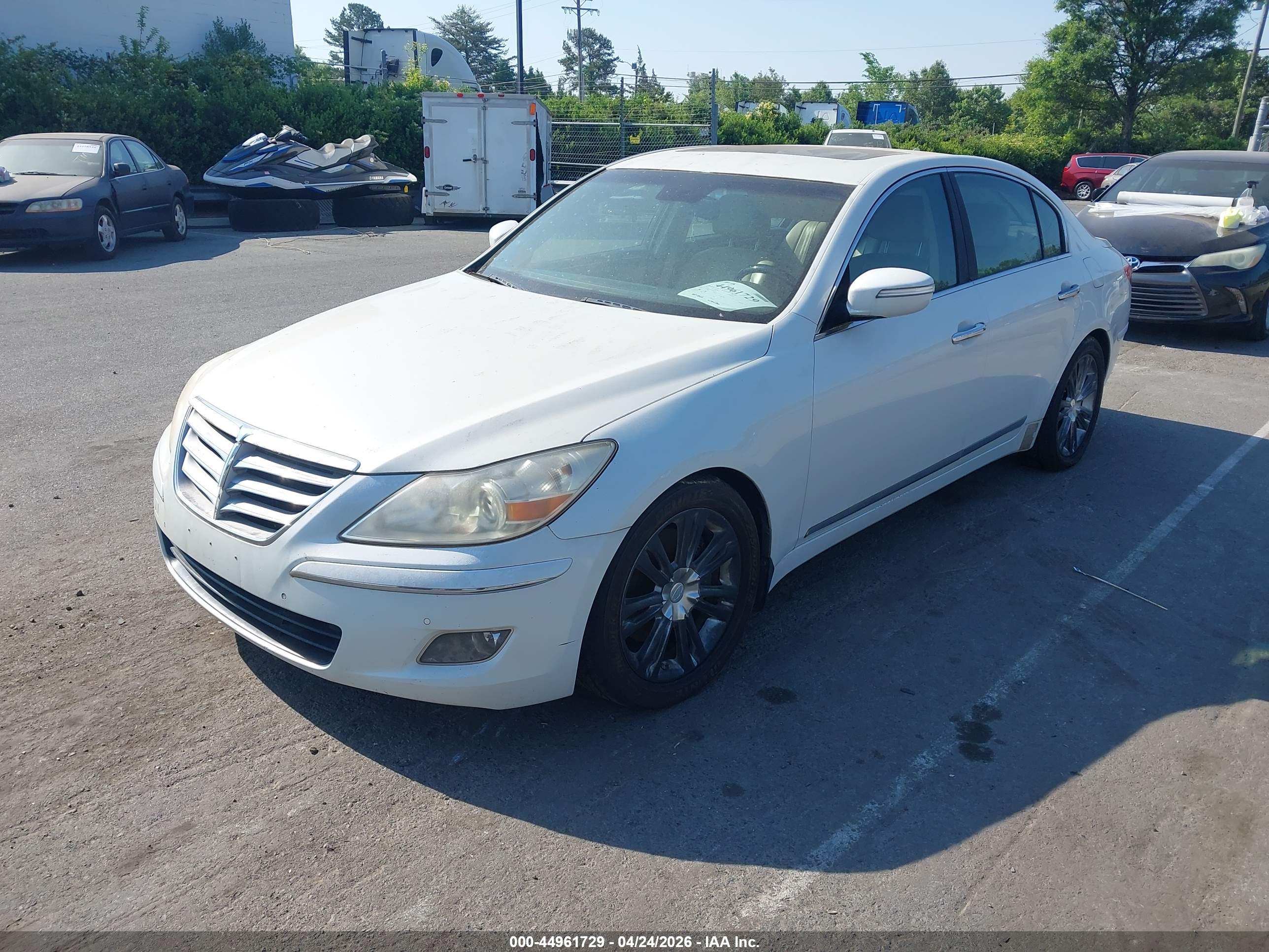 HYUNDAI GENESIS image 2