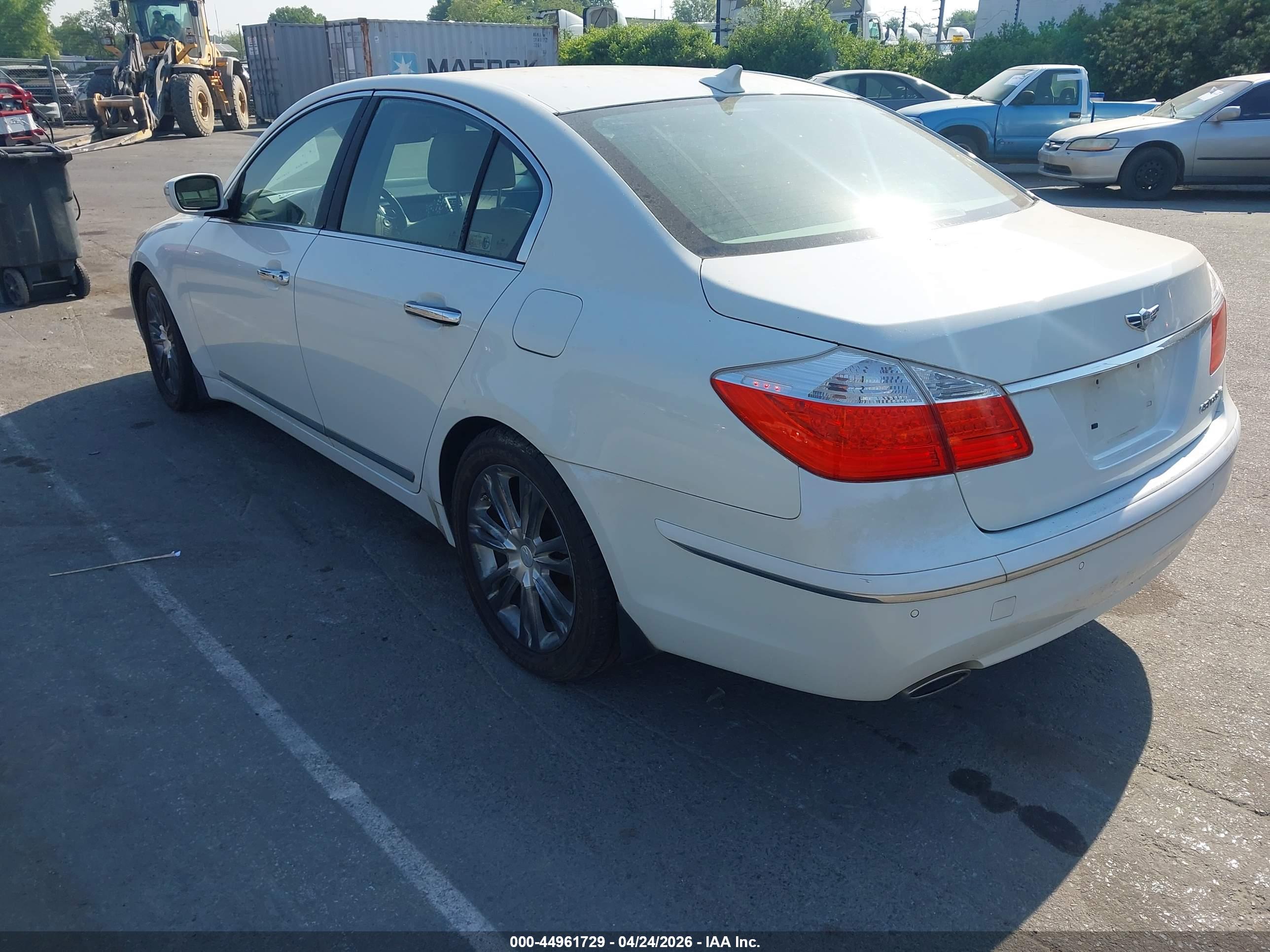 HYUNDAI GENESIS image 3