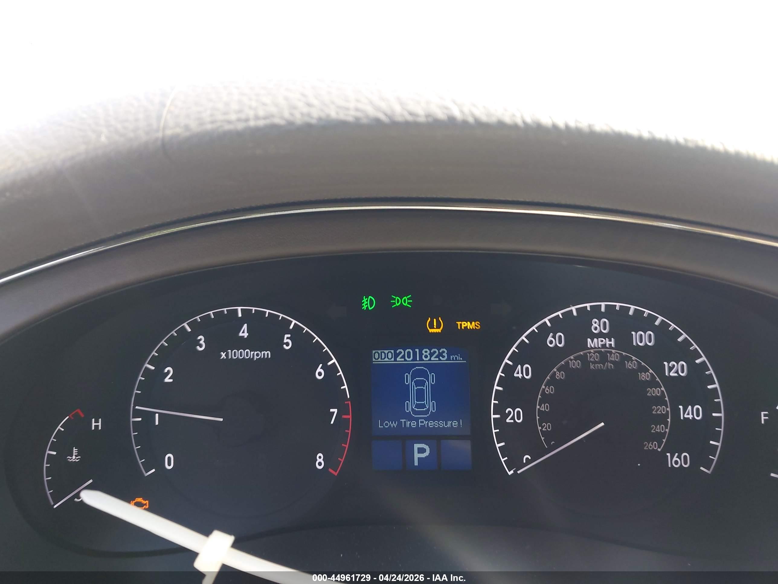 HYUNDAI GENESIS image 7