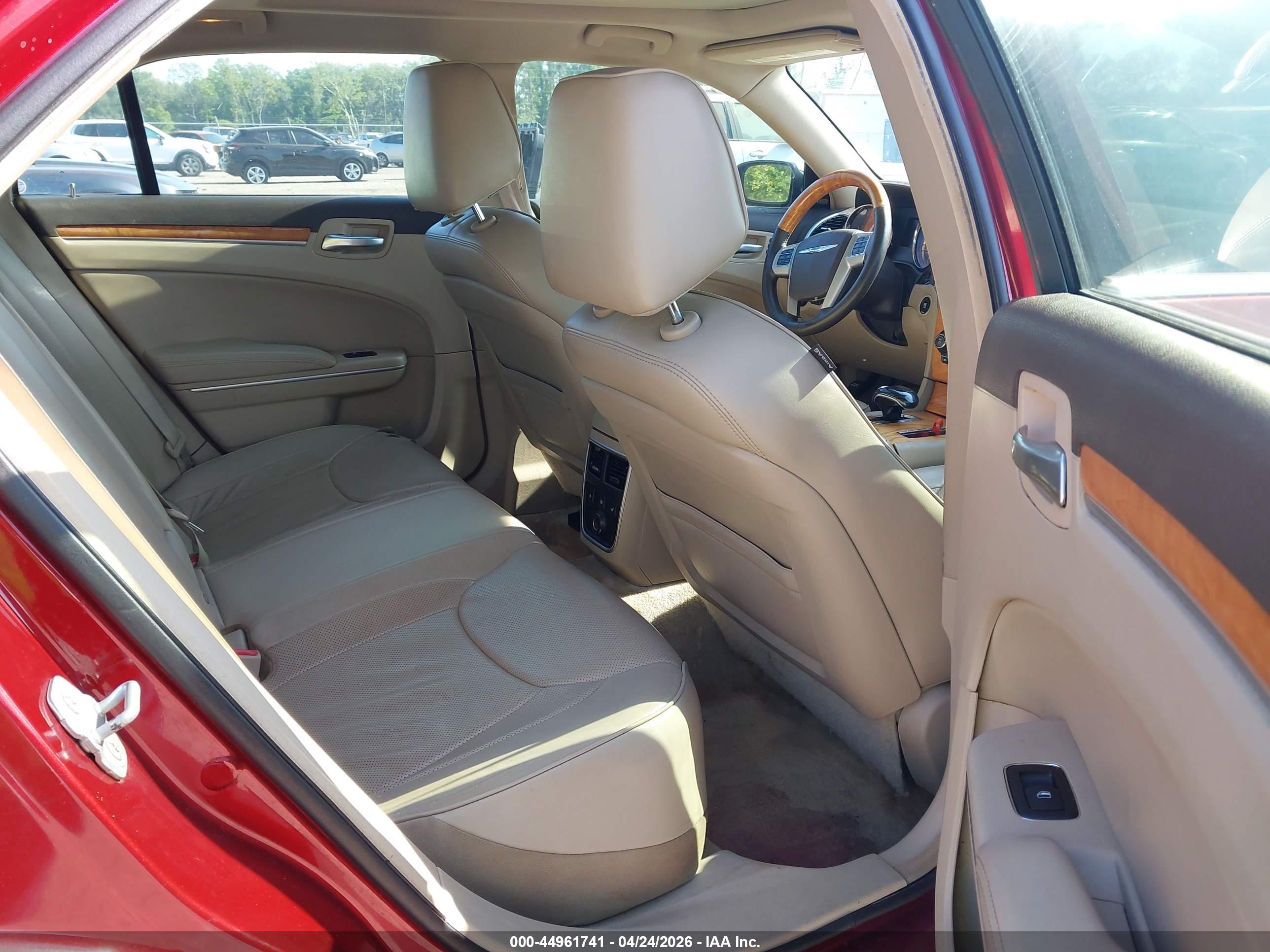 CHRYSLER 300C image 8