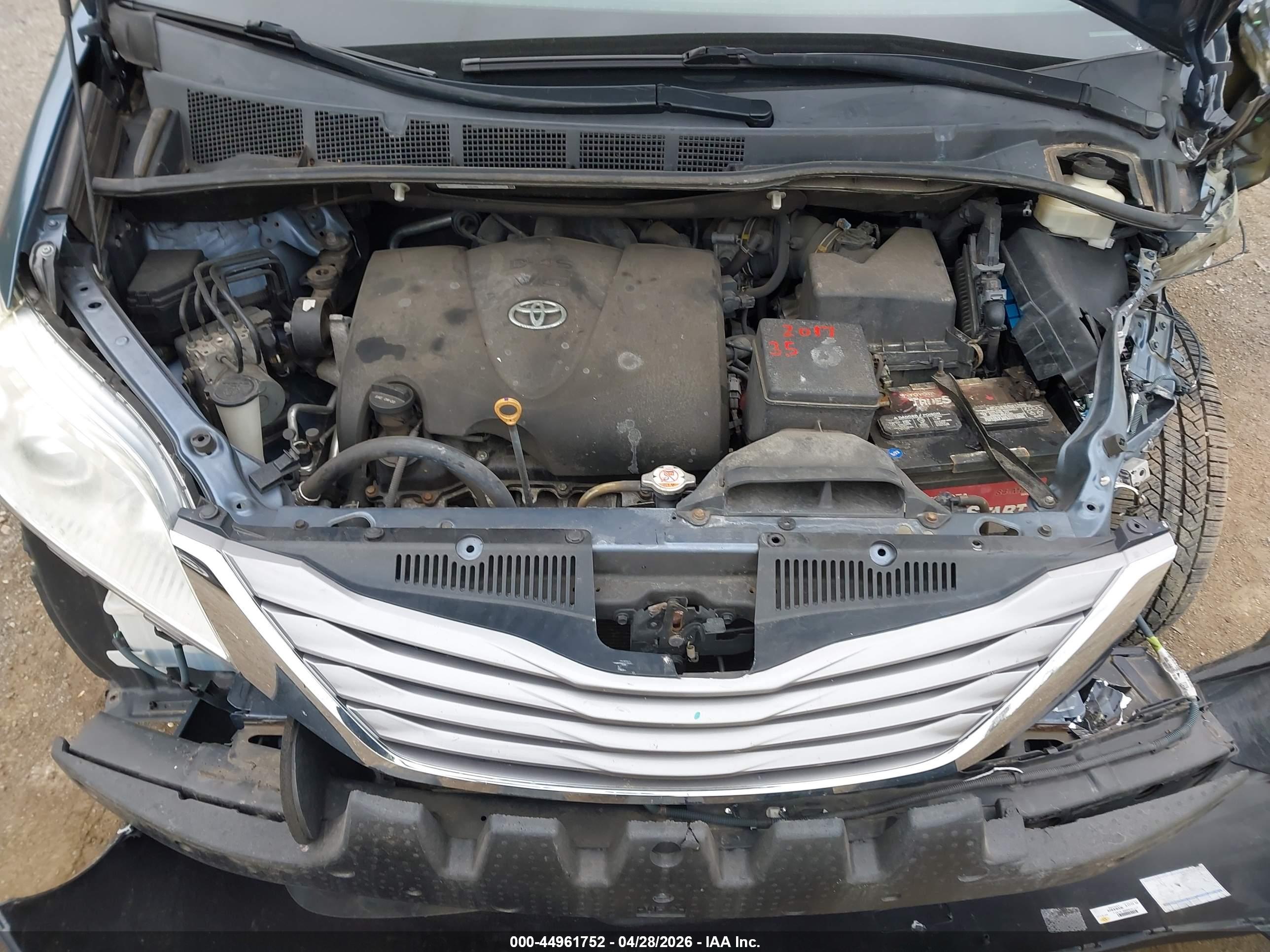 TOYOTA SIENNA image 10