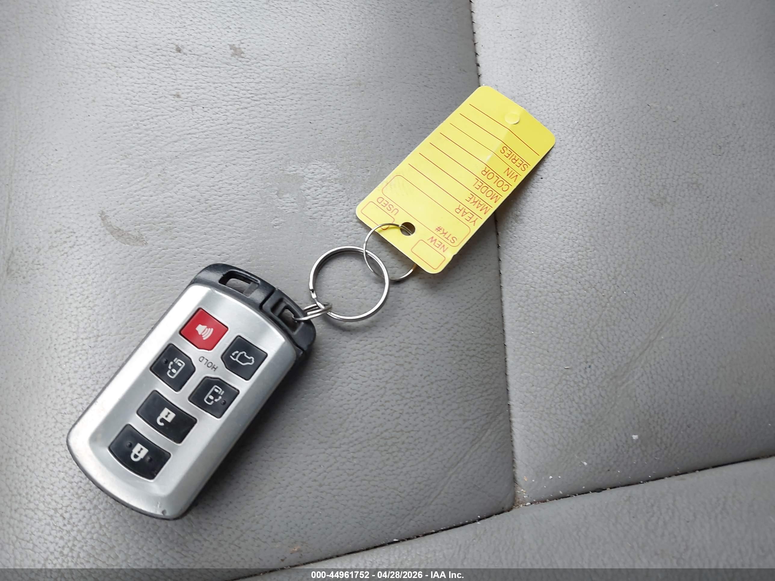 TOYOTA SIENNA image 11