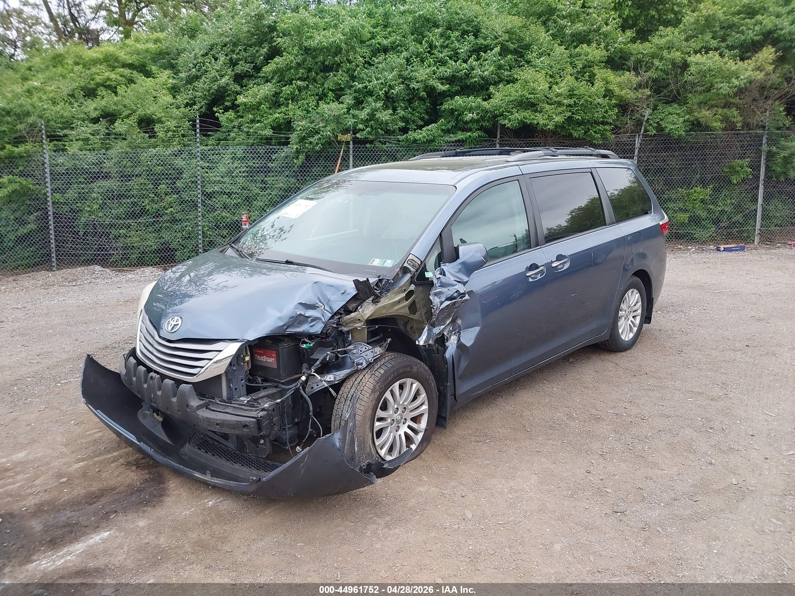 TOYOTA SIENNA image 6