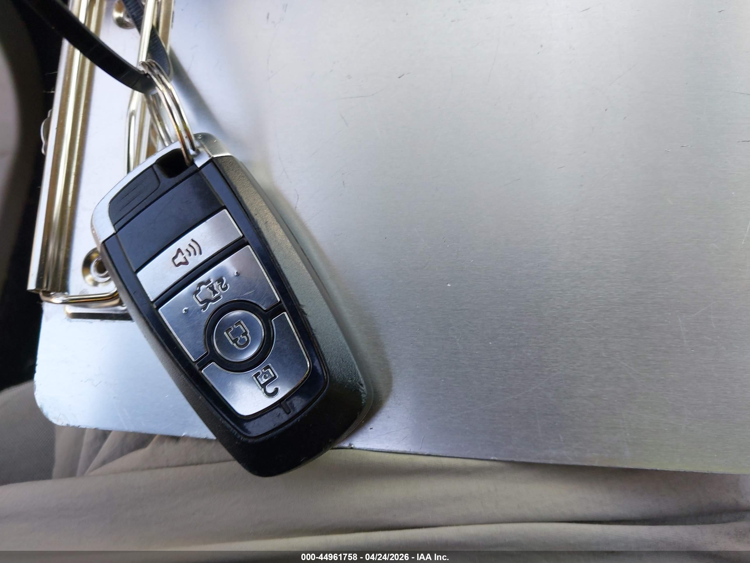 FORD FUSION image 11