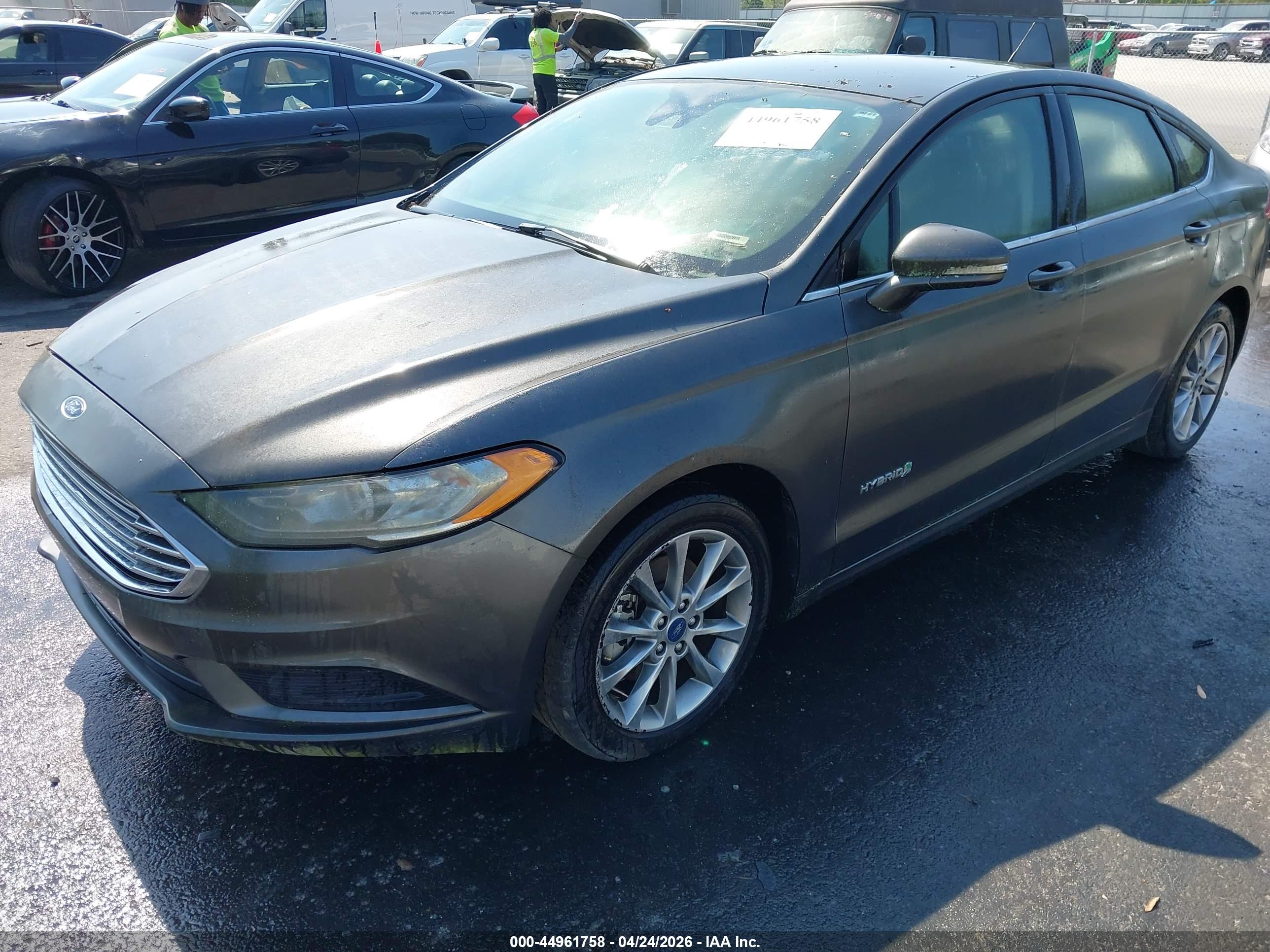 FORD FUSION image 2