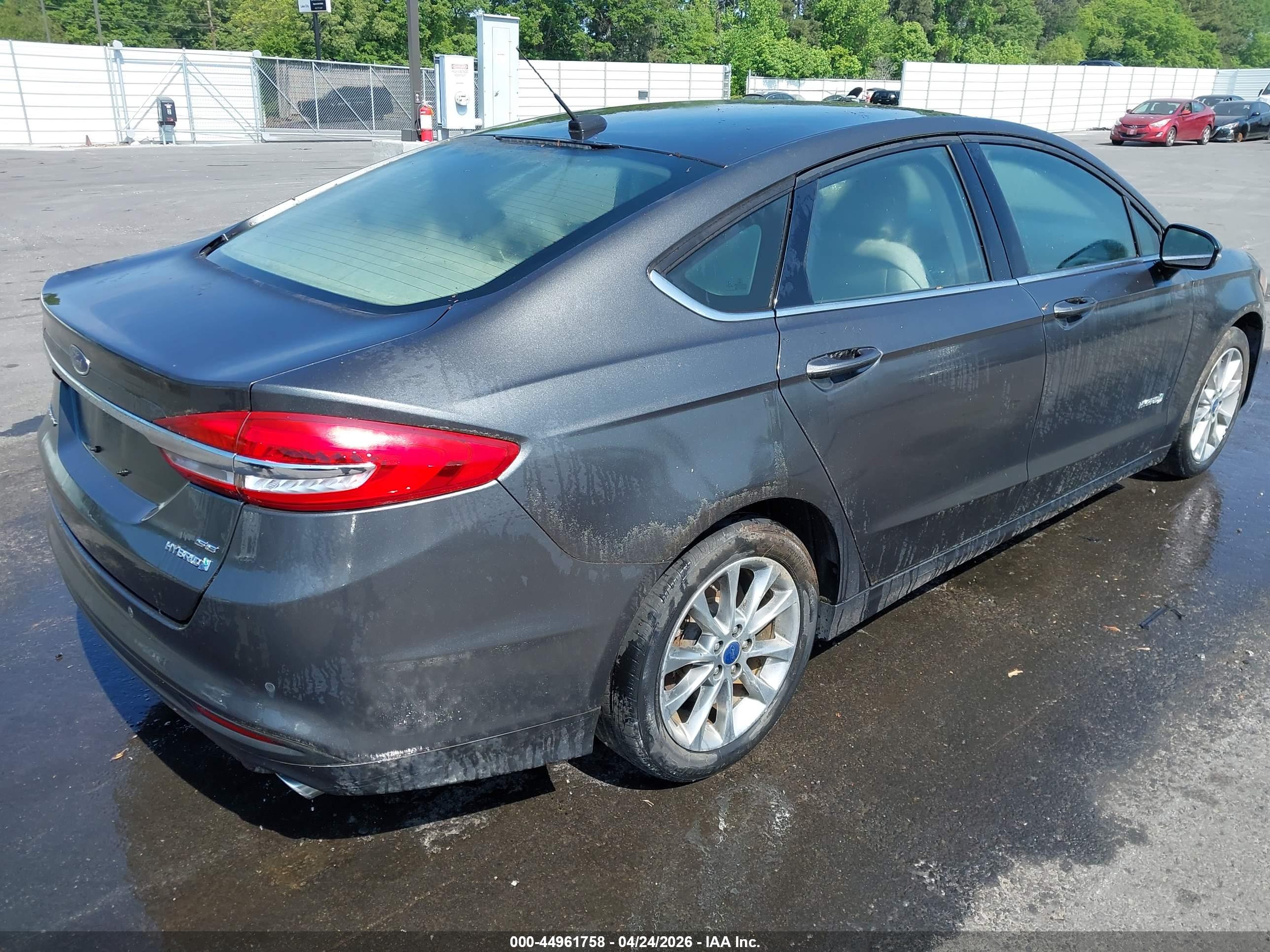 FORD FUSION image 4