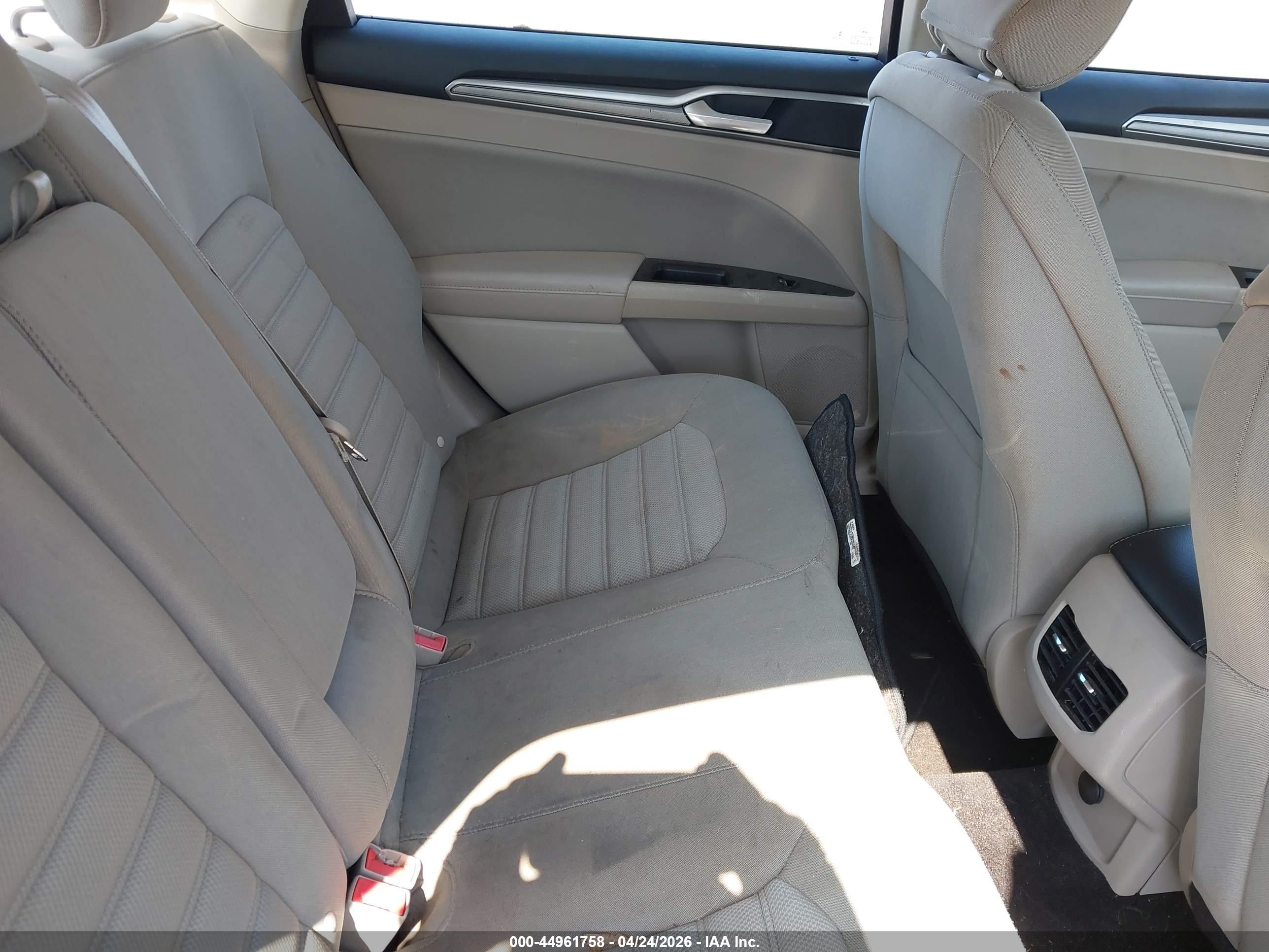 FORD FUSION image 8