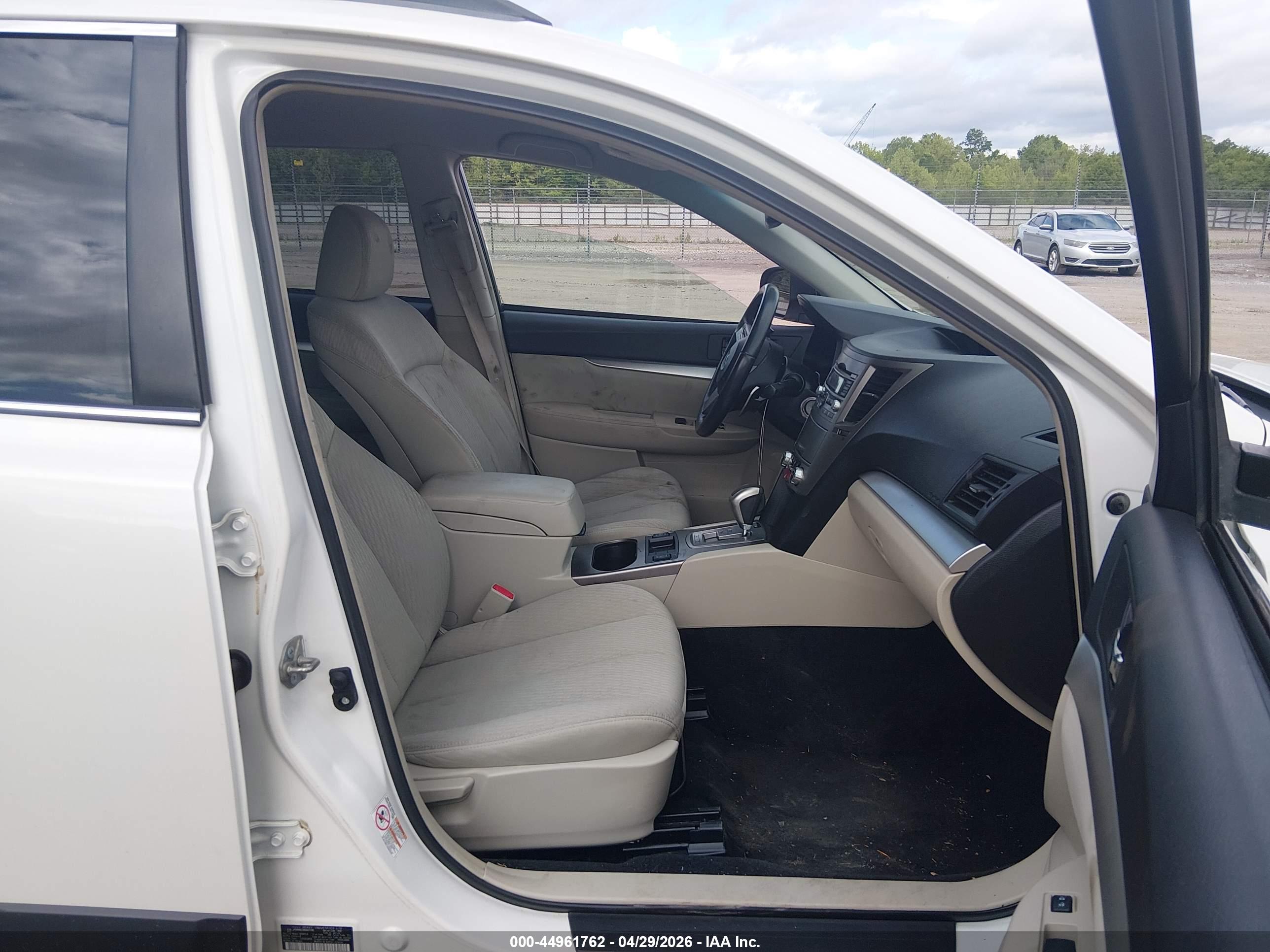 SUBARU OUTBACK image 5