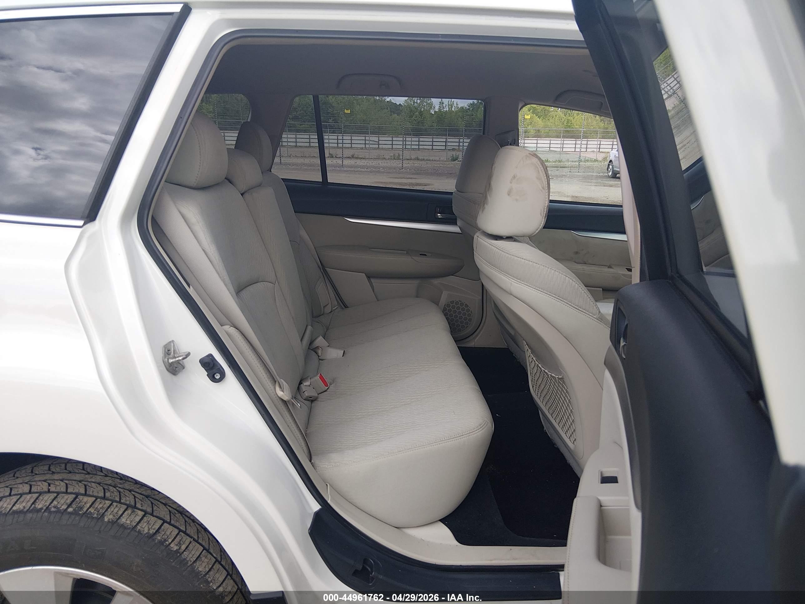 SUBARU OUTBACK image 8