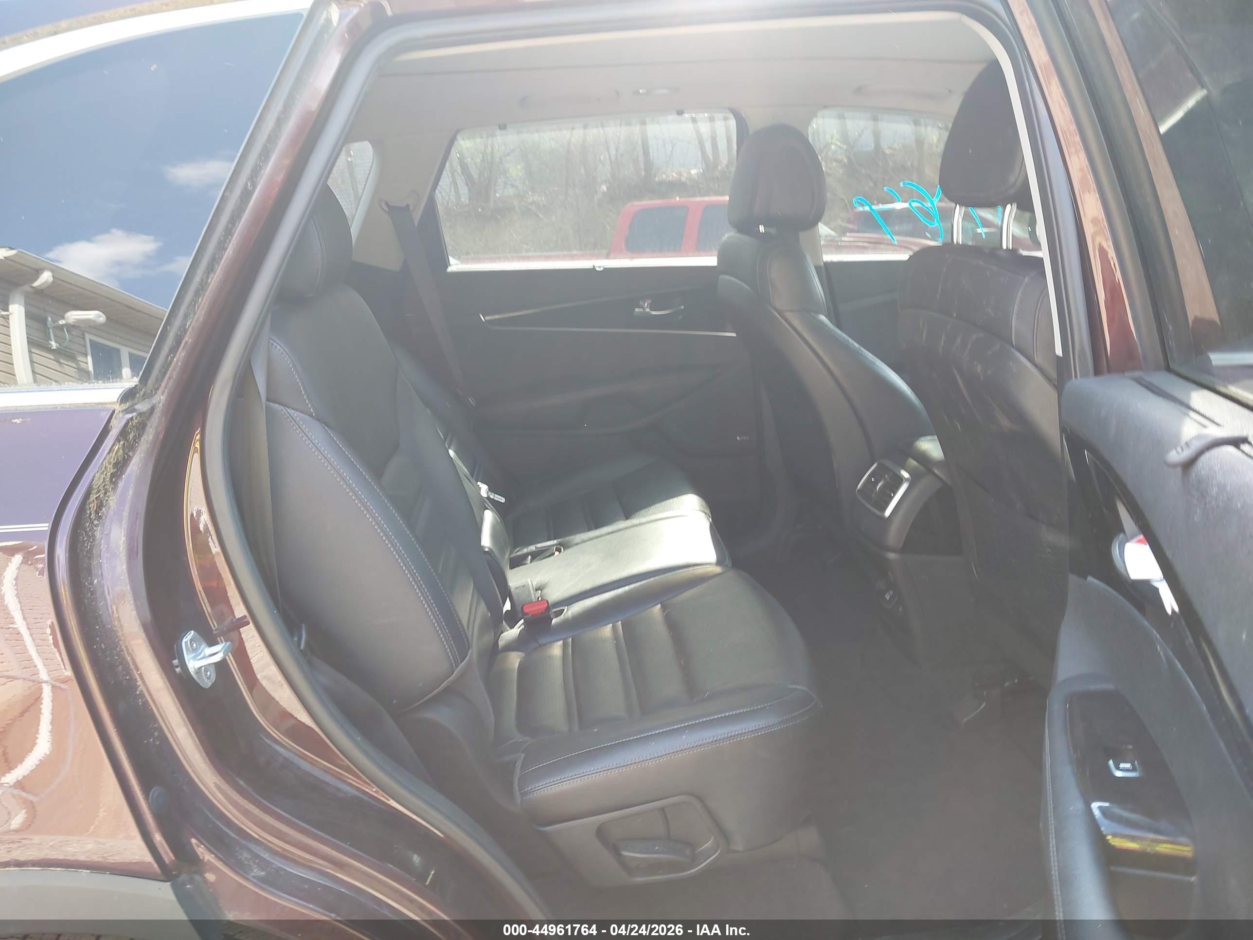 KIA SORENTO image 8