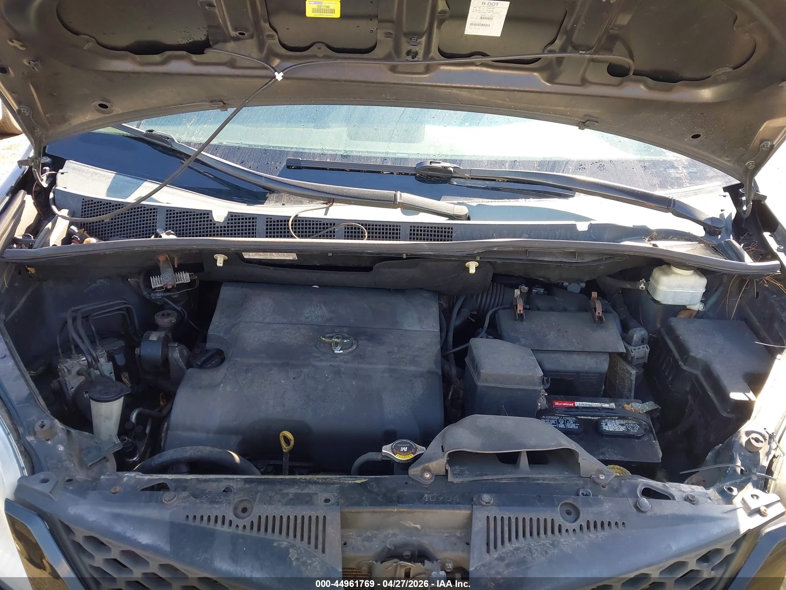 TOYOTA SIENNA image 10
