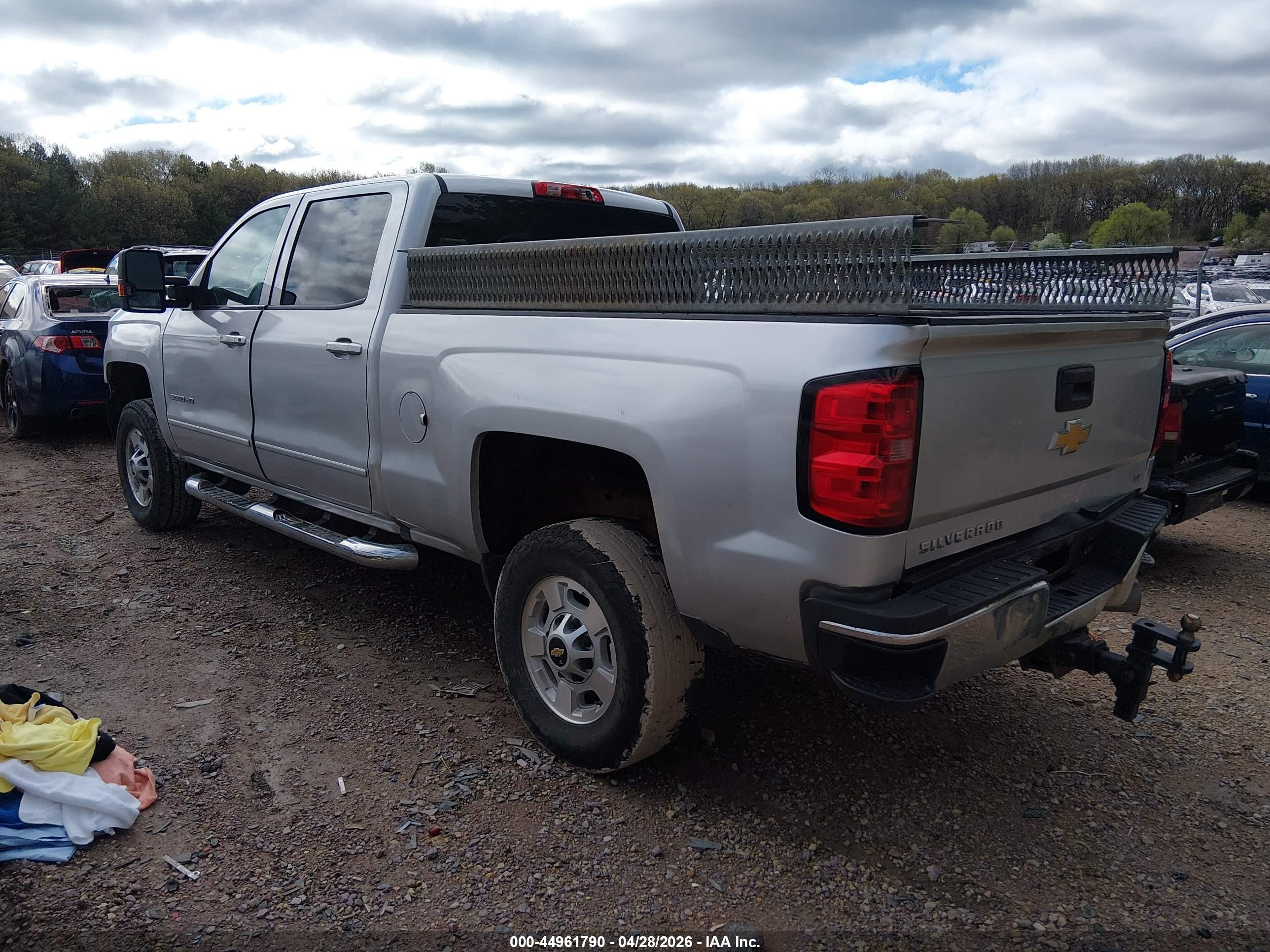 CHEVROLET SILVERADO image 3