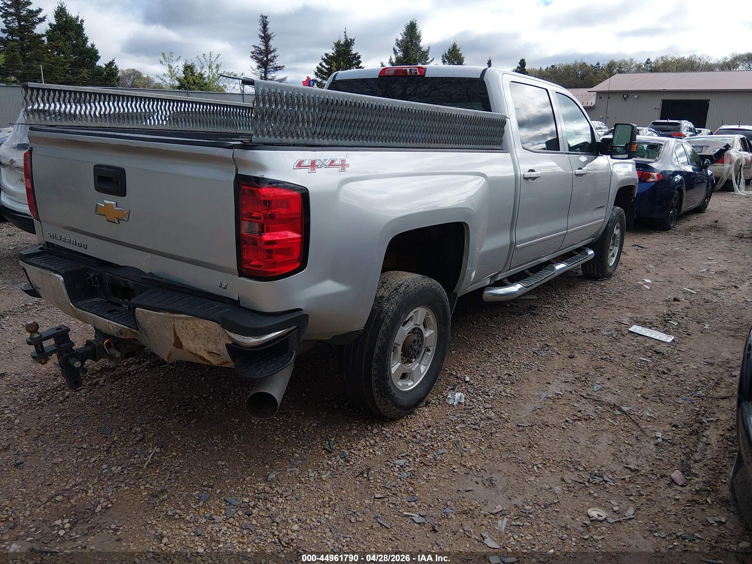 CHEVROLET SILVERADO image 4