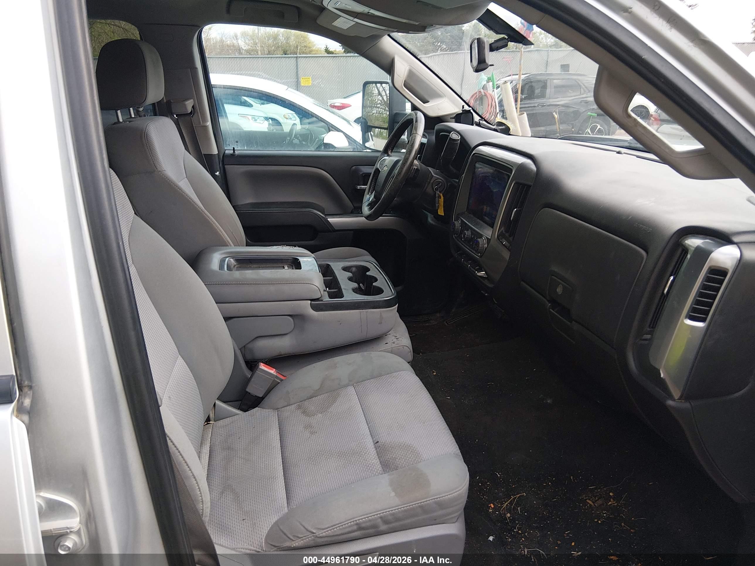 CHEVROLET SILVERADO image 5