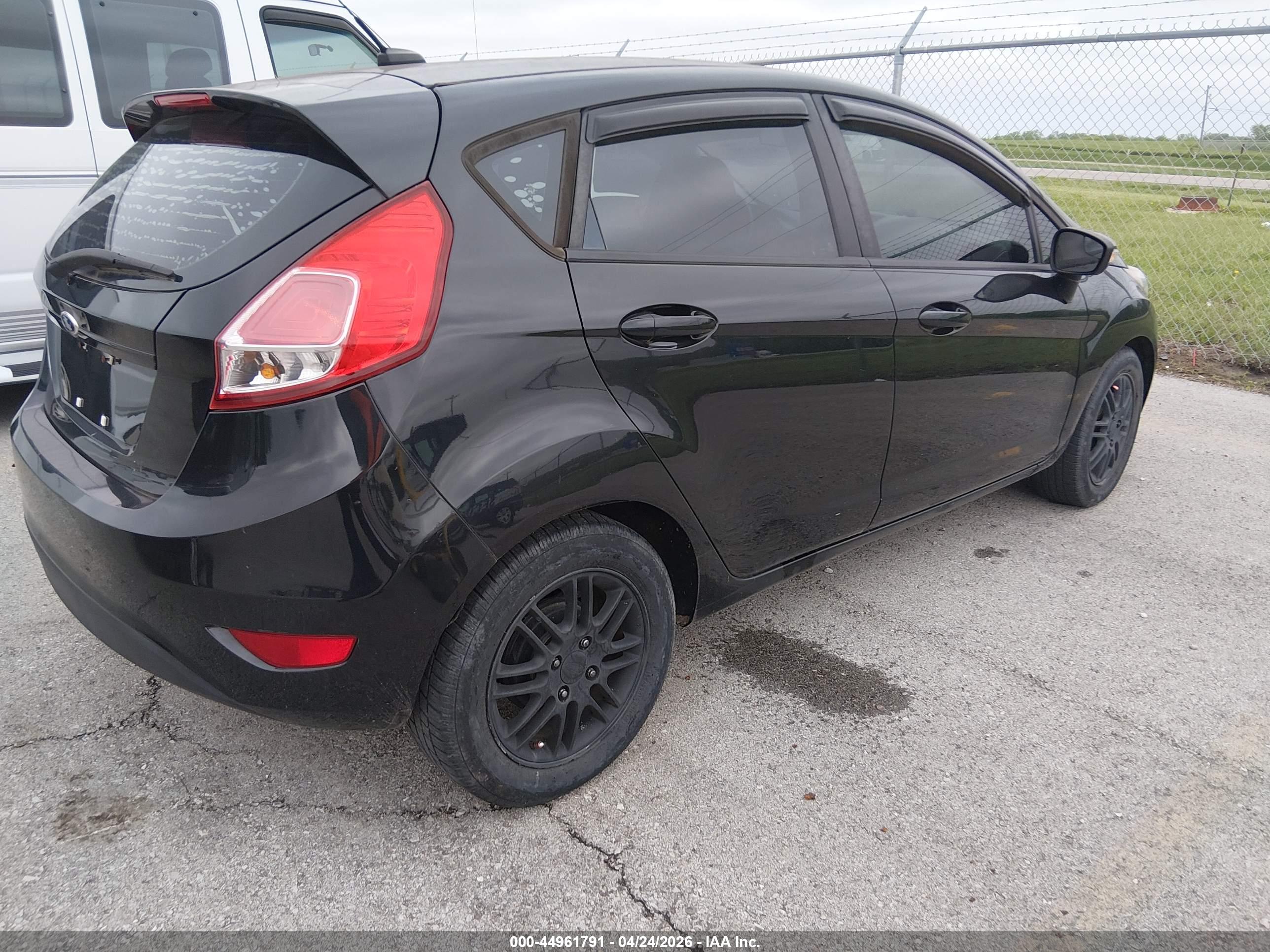 FORD FIESTA image 4