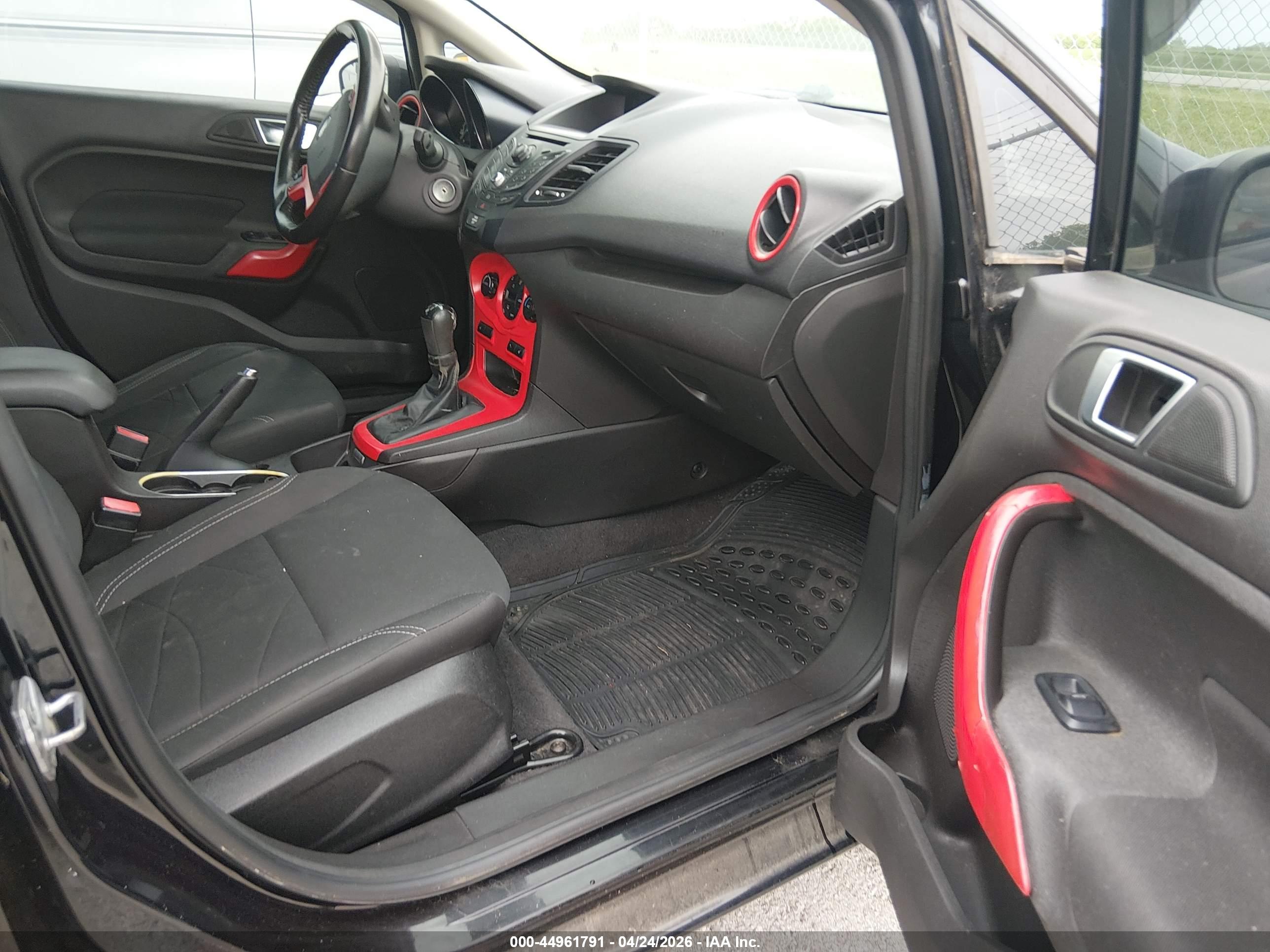 FORD FIESTA image 5